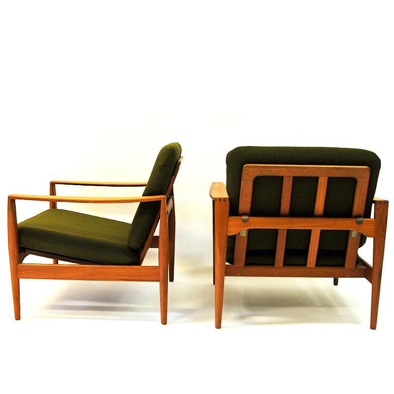 Beautiful pair of teak easy chairs model 'Ek' by Illum Wikkelsø for Niels Eilersen made in Denmark in the 1960s. The back and seat cushions are covered in the original moss green wool fabric and in good vintage condition. Made from solid teak with