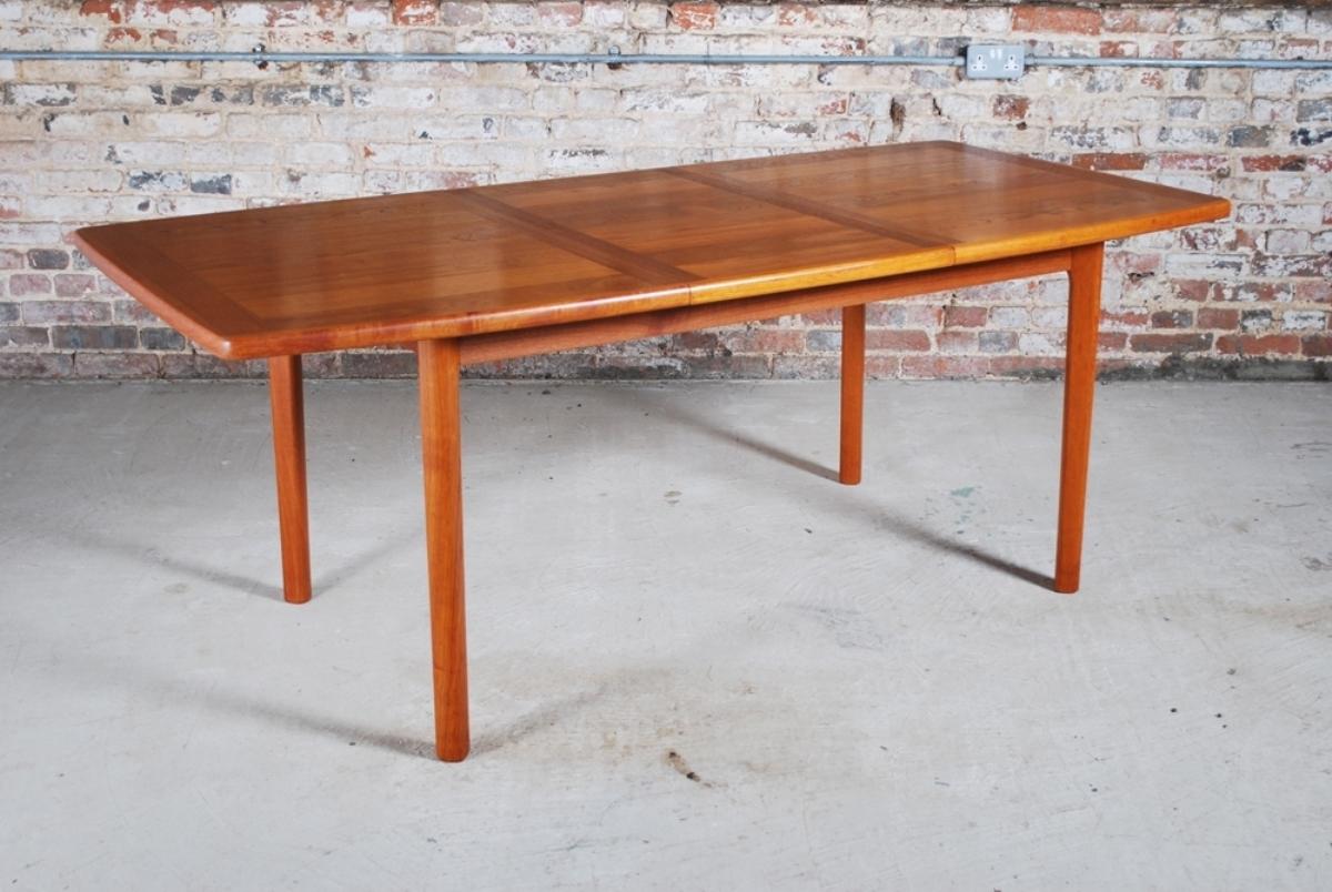 Danish Midcentury Extending Teak Dining Table by A B J In Good Condition For Sale In London, GB