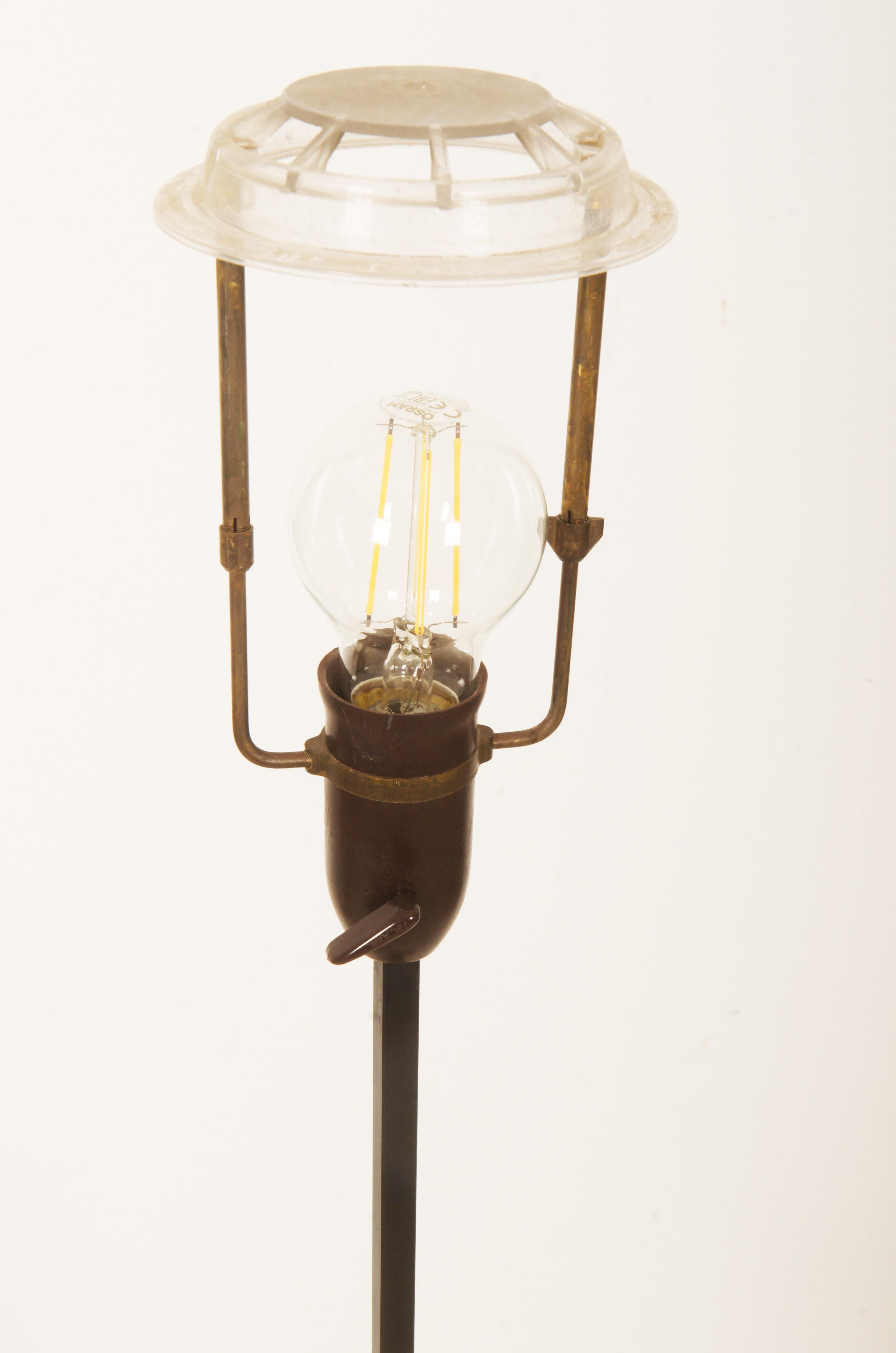 Laiton Lampadaire danois du milieu du siècle par Svend Aage Holm Sørensen en vente