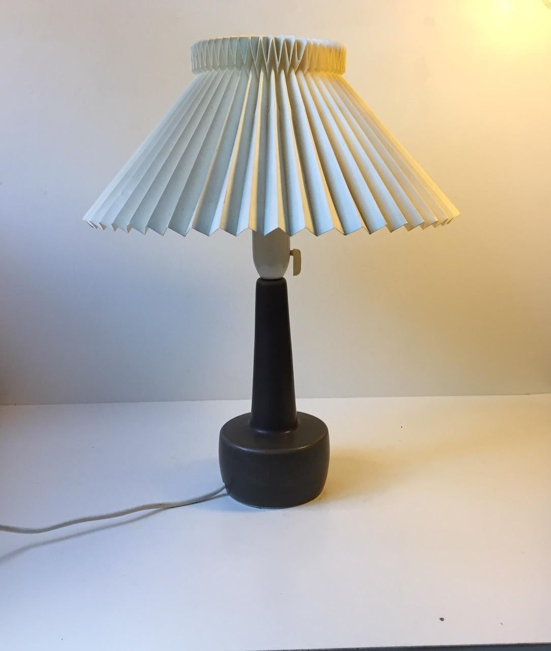Danish Midcentury Grey Pottery Table Lamp from Søholm, 1960s In Good Condition For Sale In Esbjerg, DK