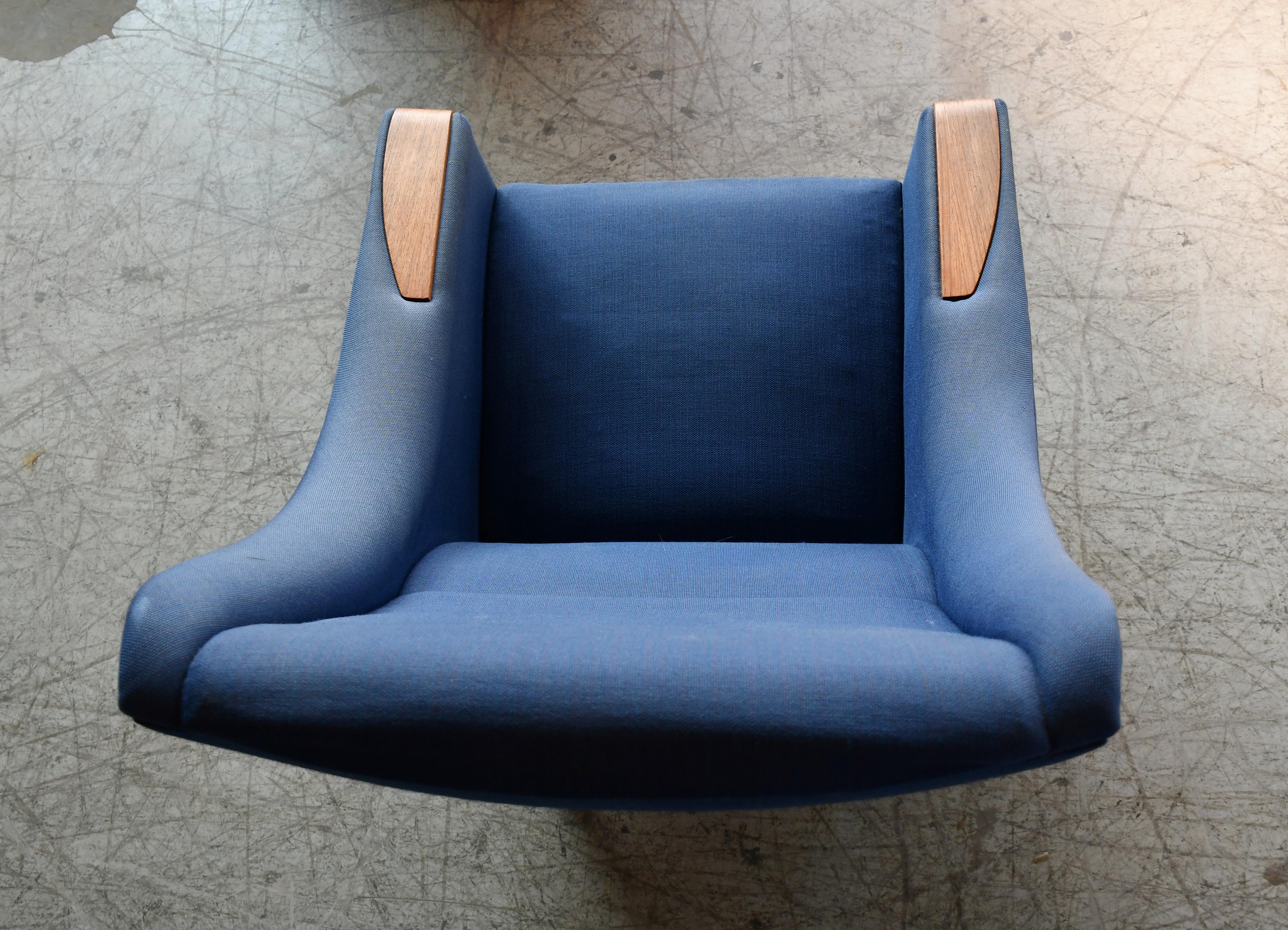 Silla Highback danesa de mediados de siglo con reposabrazos de teca en Bueno estado para la venta en Bridgeport, CT