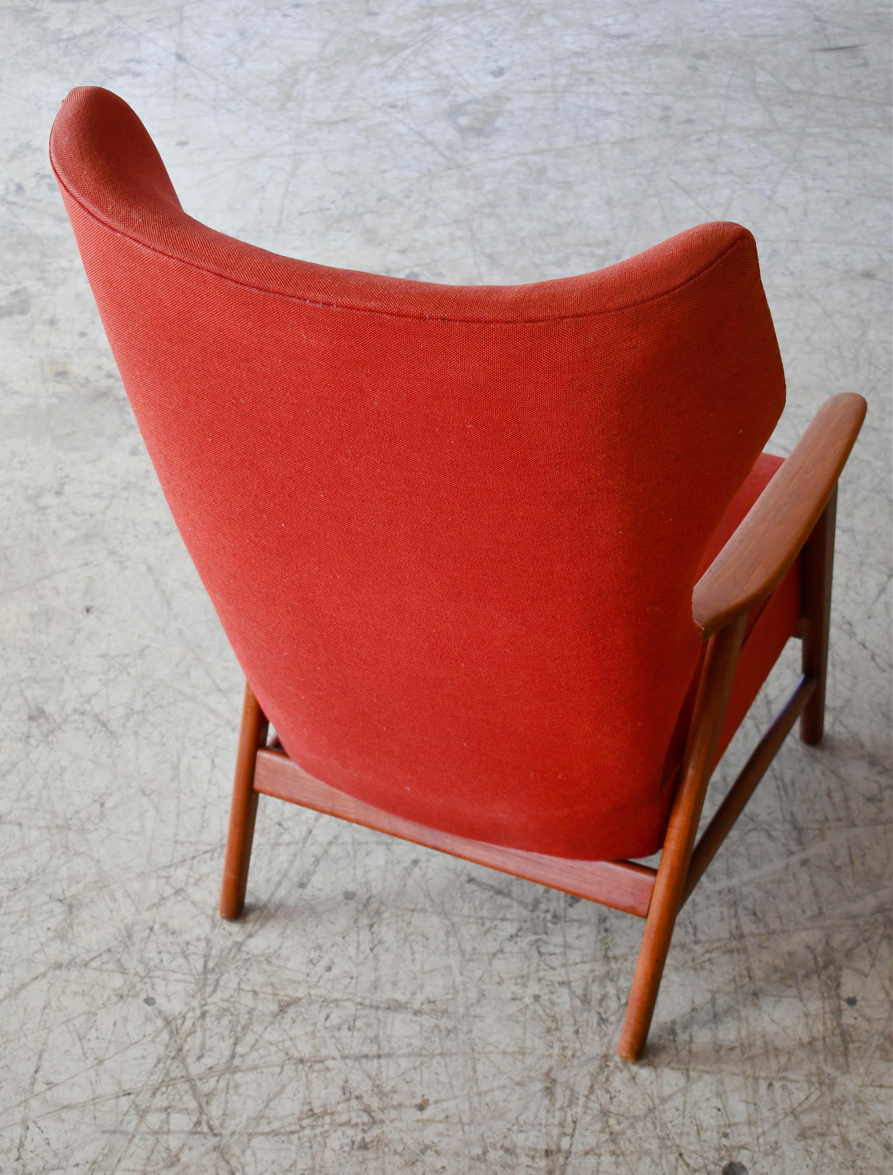 Laine Chaise longue danoise du milieu du siècle avec accoudoirs en teck  en vente