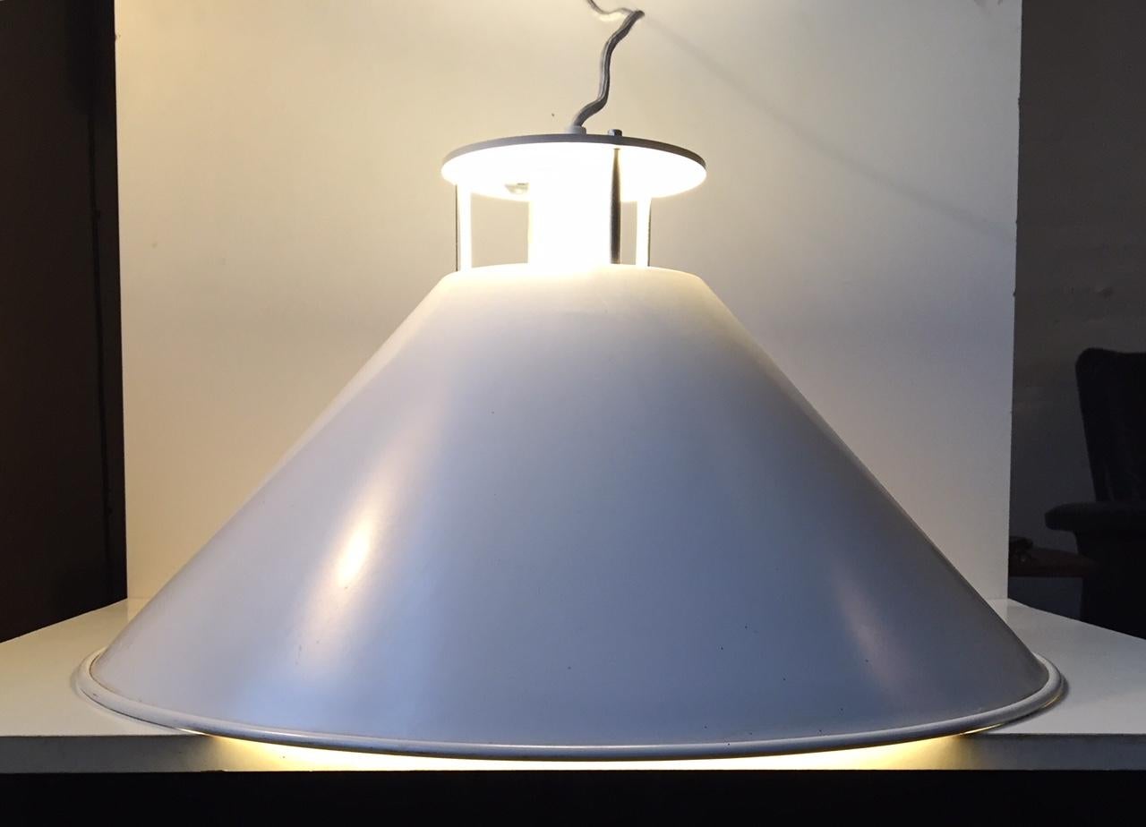 The large version of CF. Møllers Industrial pendant manufactured by Nordisk Solar Company in Denmark in the late 1970s. The lights feature their original porcelain fitting that can be installed with a up to 200 watts lightbulb. The pendants called