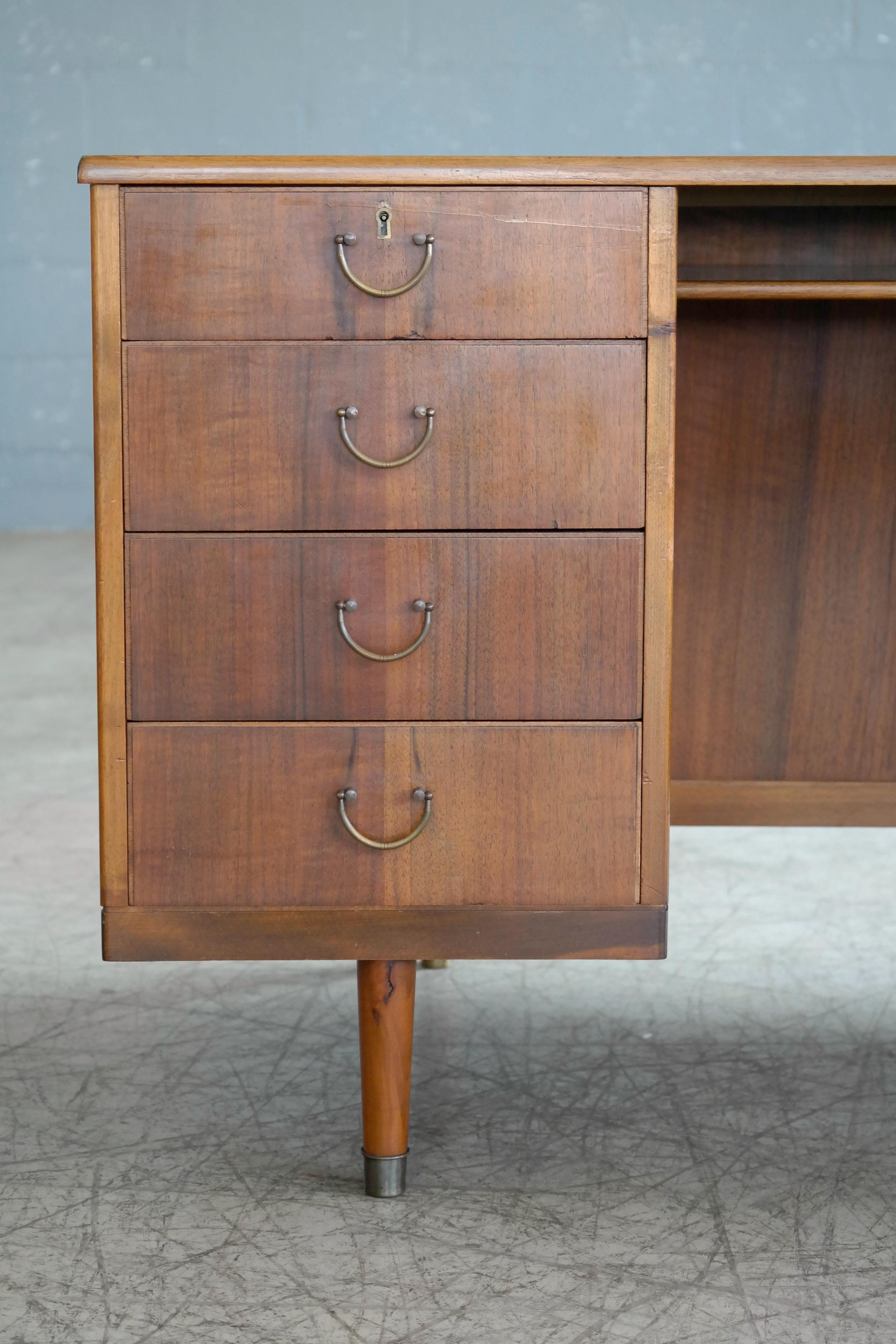 Danish Midcentury Kidney Shaped Kai Kristiansen Style Walnut Writing Desk In Good Condition In Bridgeport, CT