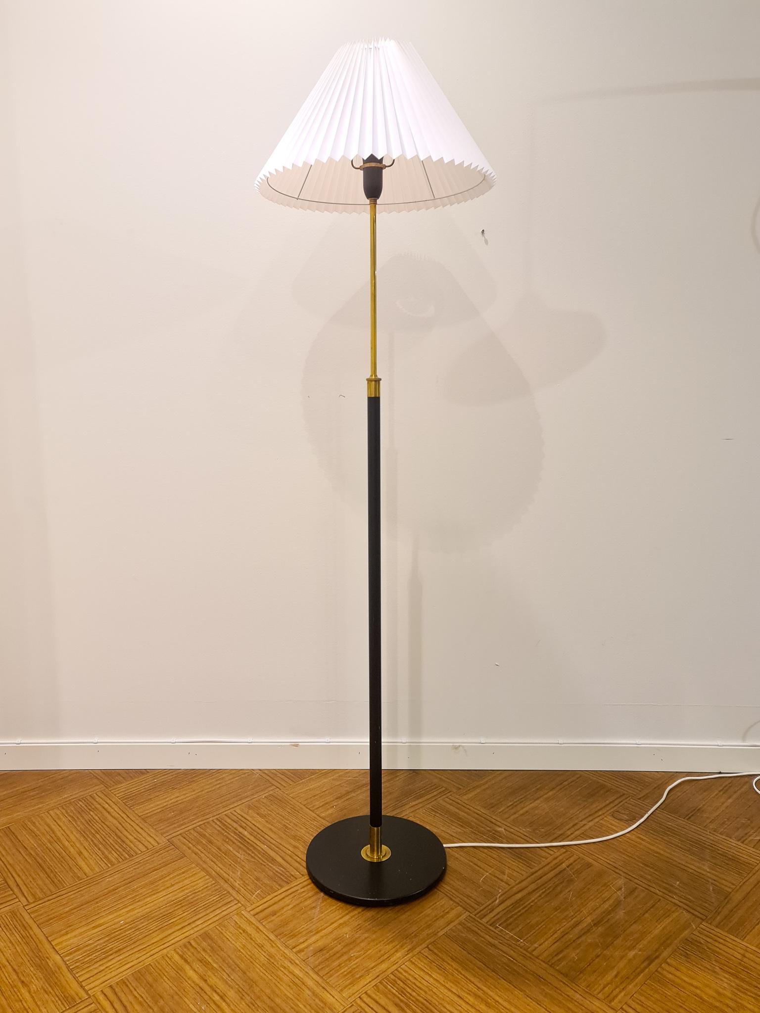 Wonderful adjustable floor lamp designed by Aage Petersen in Denmark. This one was produced in the 1970s.
This one is made in brass with a possibility to adjust the height.

Good vintage condition, rewired. Marks of use on the