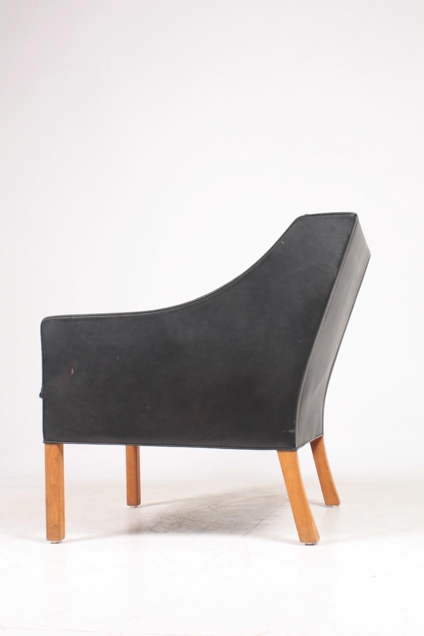 Mid-20th Century Danish Midcentury Lounge Chair in Patinated Leather by Børge Mogensen For Sale