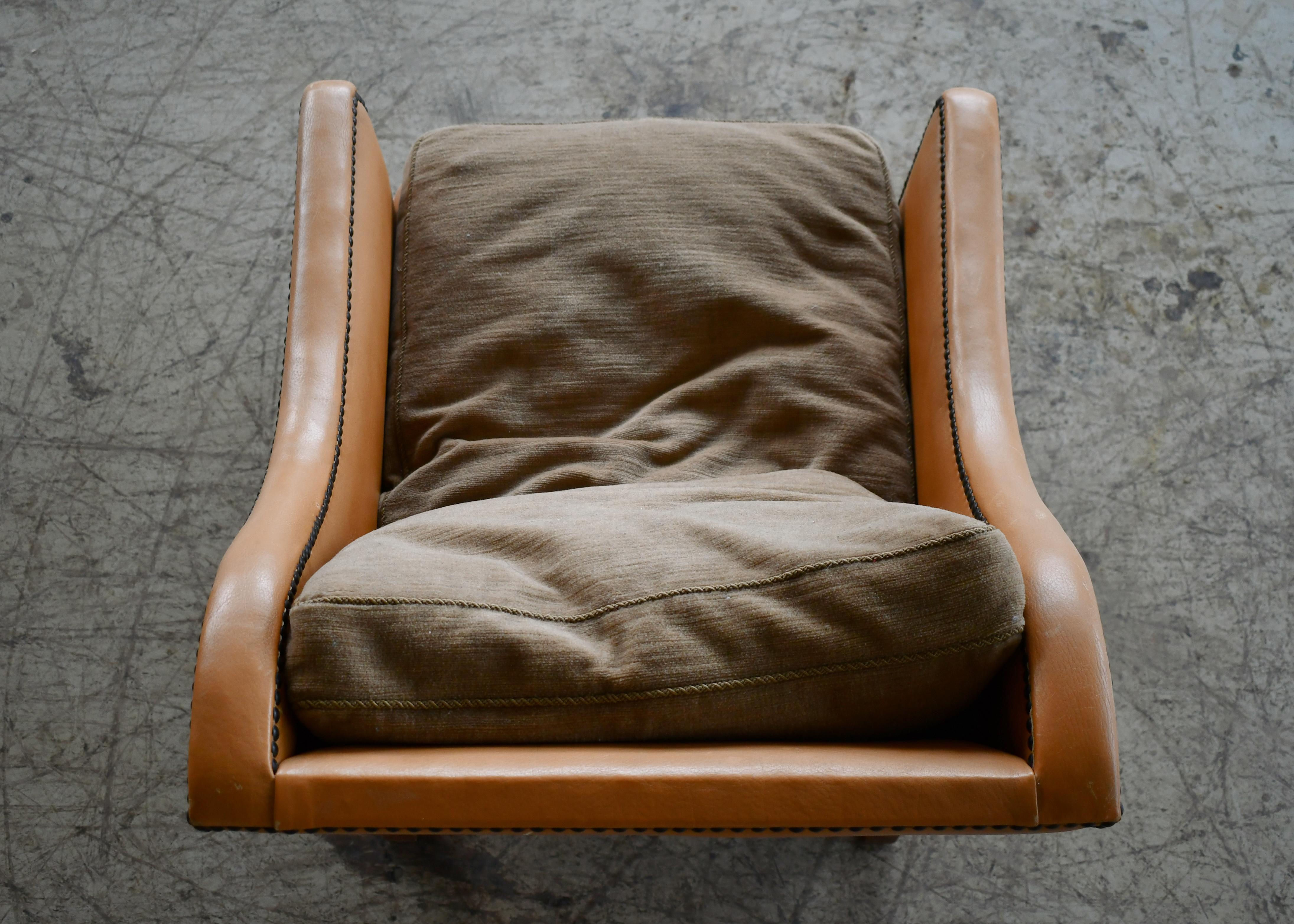 Fauteuil de salon danois du milieu du siècle dernier en cuir brun clair et coussins en toile perdue en vente 3