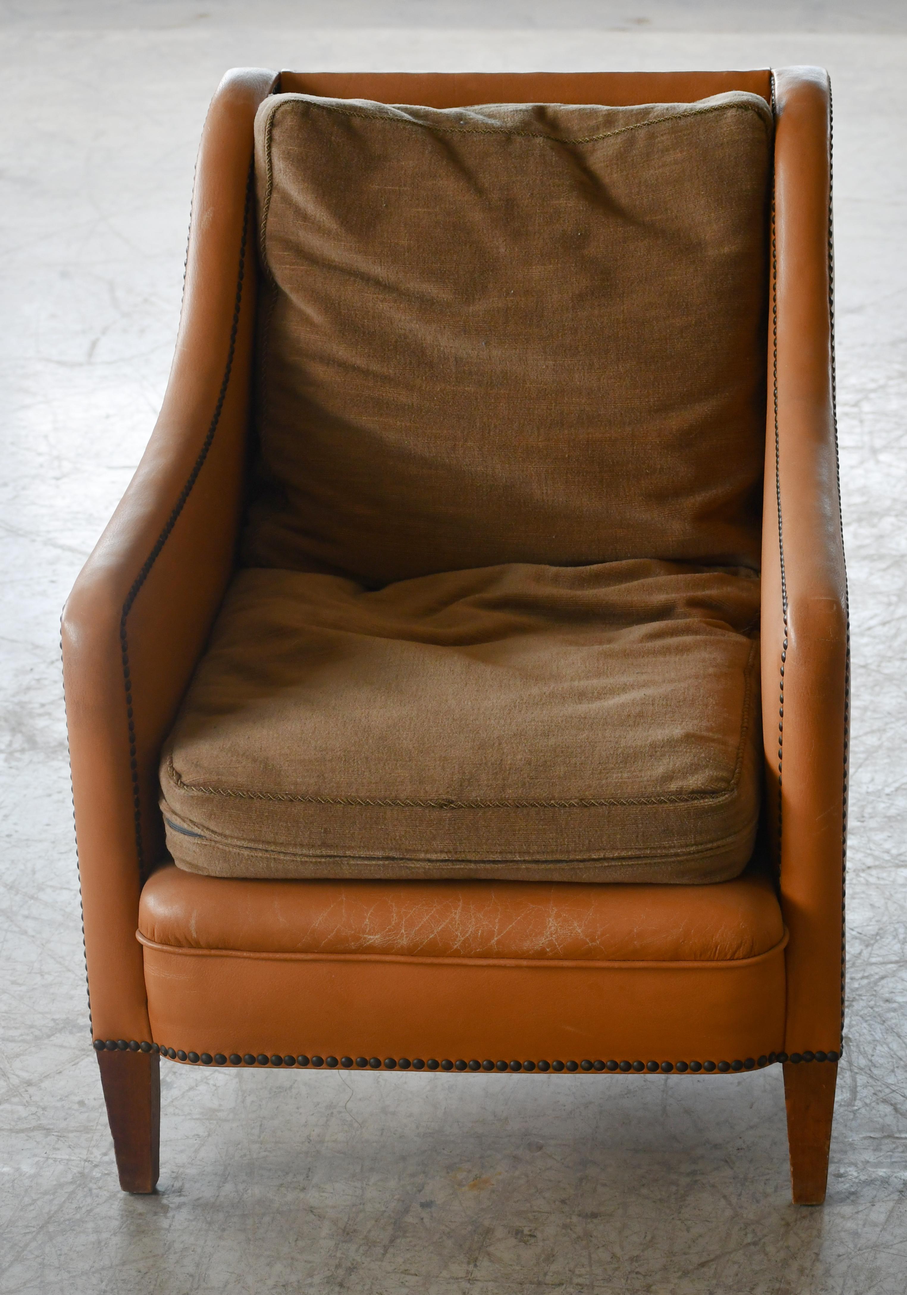 Scandinave moderne Fauteuil de salon danois du milieu du siècle dernier en cuir brun clair et coussins en toile perdue en vente