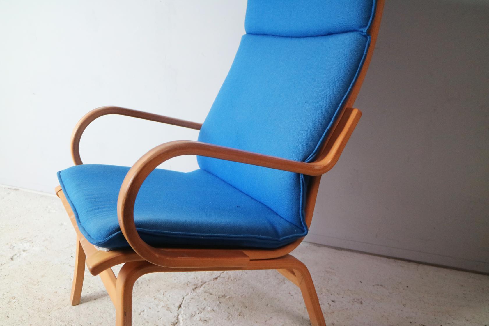 Danish Midcentury Lounge Chair with Electric Blue Original Upholstery In Good Condition For Sale In London, GB