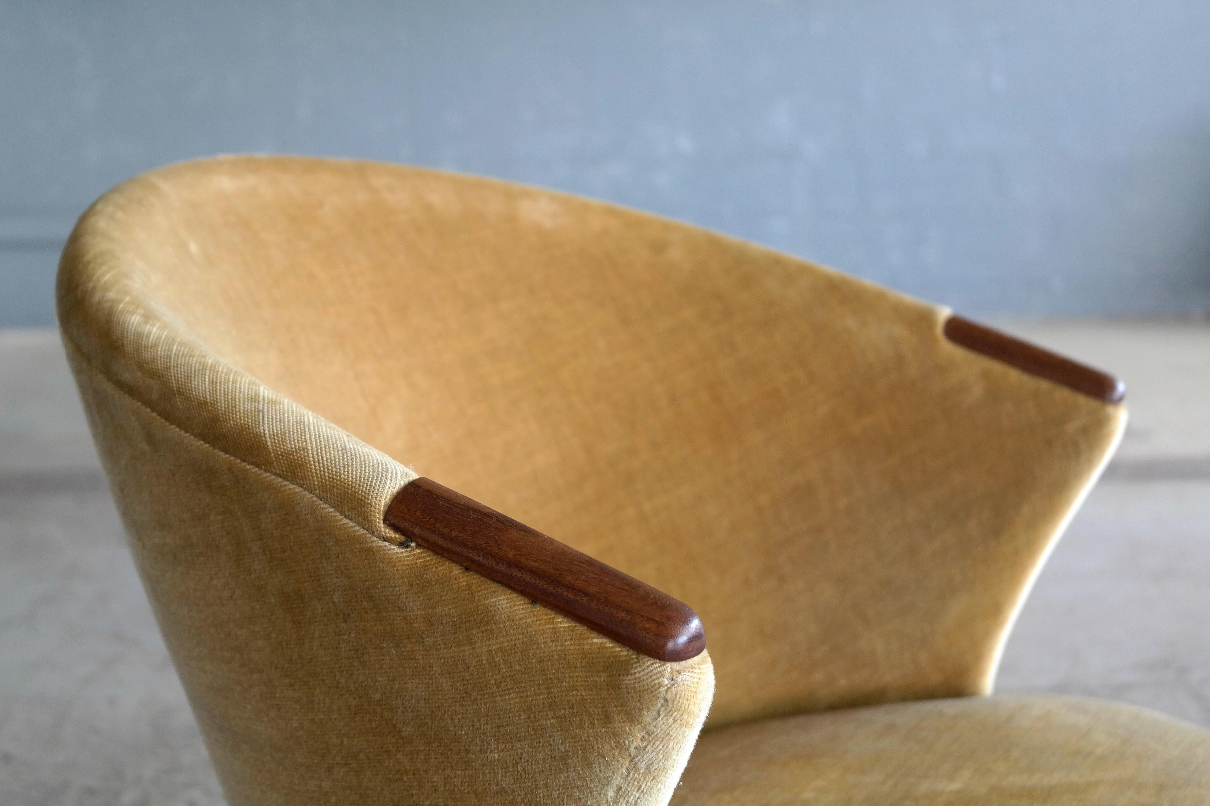 Danish Midcentury Lounge Chair with Teak Accents Designed Bent Møller Jepsen In Good Condition In Bridgeport, CT