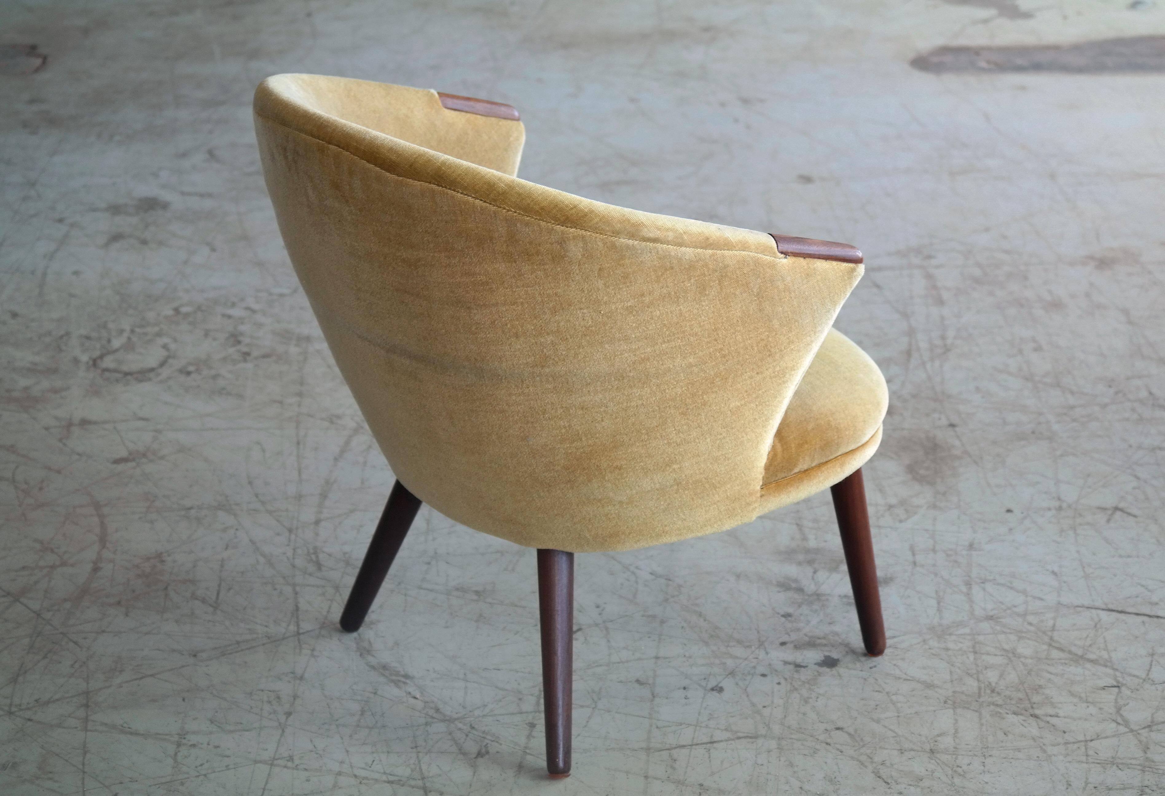 Mid-20th Century Danish Midcentury Lounge Chair with Teak Accents Designed Bent Møller Jepsen