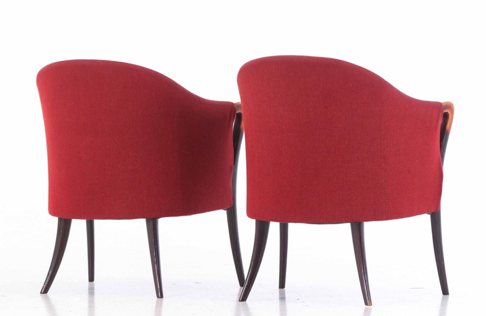 Sillas de salón danesas de mediados de siglo en lana roja y apoyabrazos de fresno ca. 1970 en venta 2
