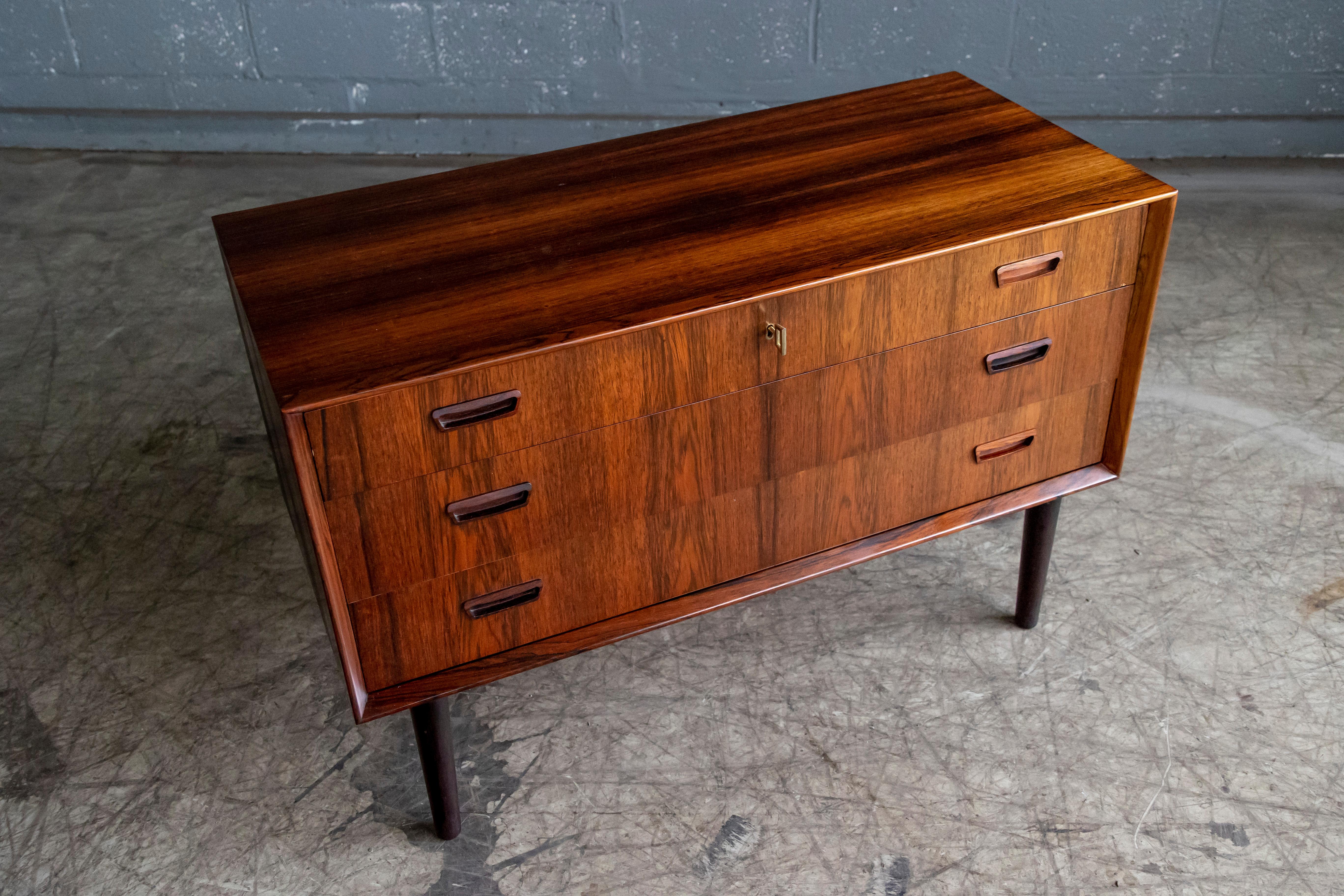 Danish Midcentury Medium Size Chest of Drawers in Rosewood by Johs. Sorth In Good Condition In Bridgeport, CT