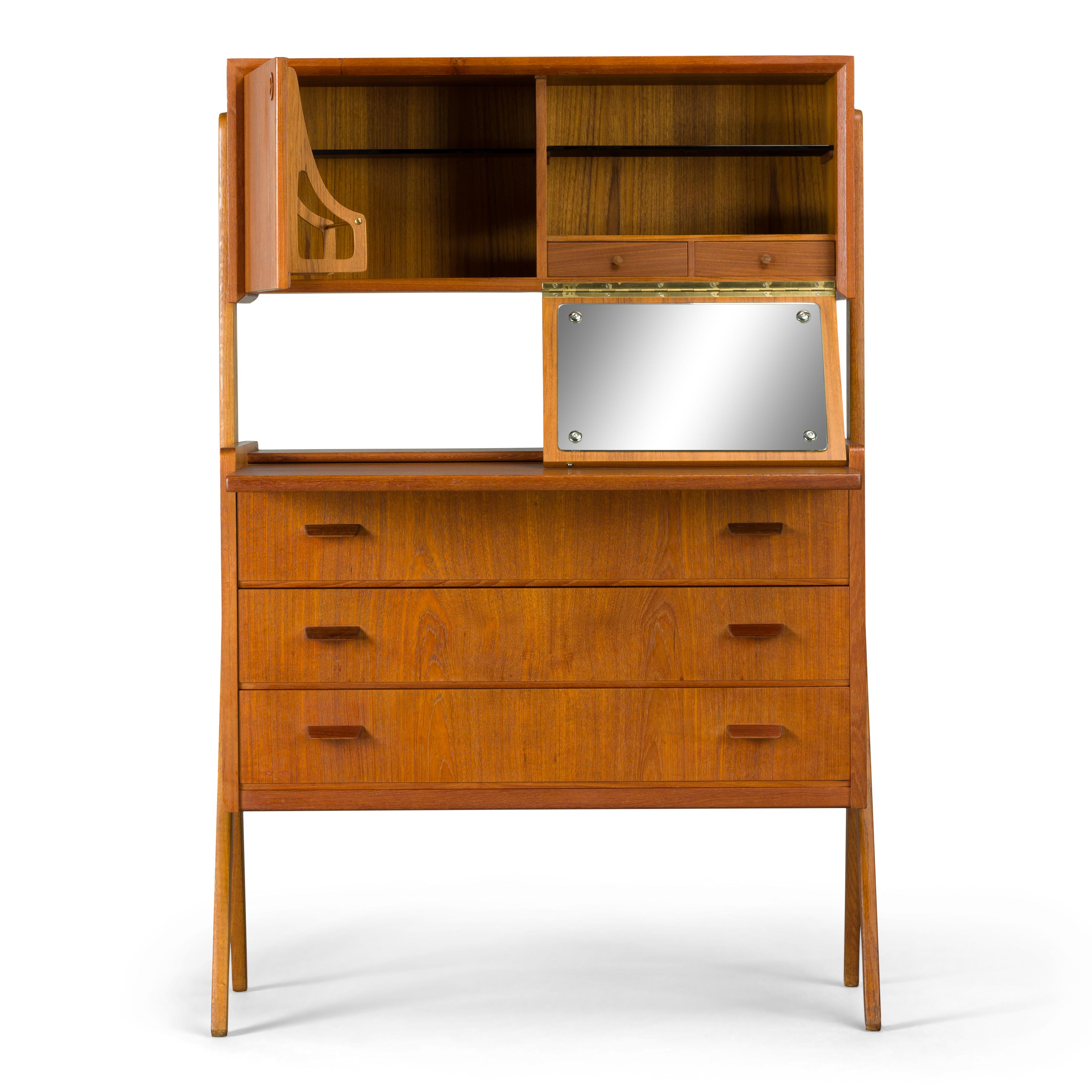 Danish Mid-Century Modern Multifunctional Dresser/Chest in Teak, 1960s In Good Condition In Elshout, NL