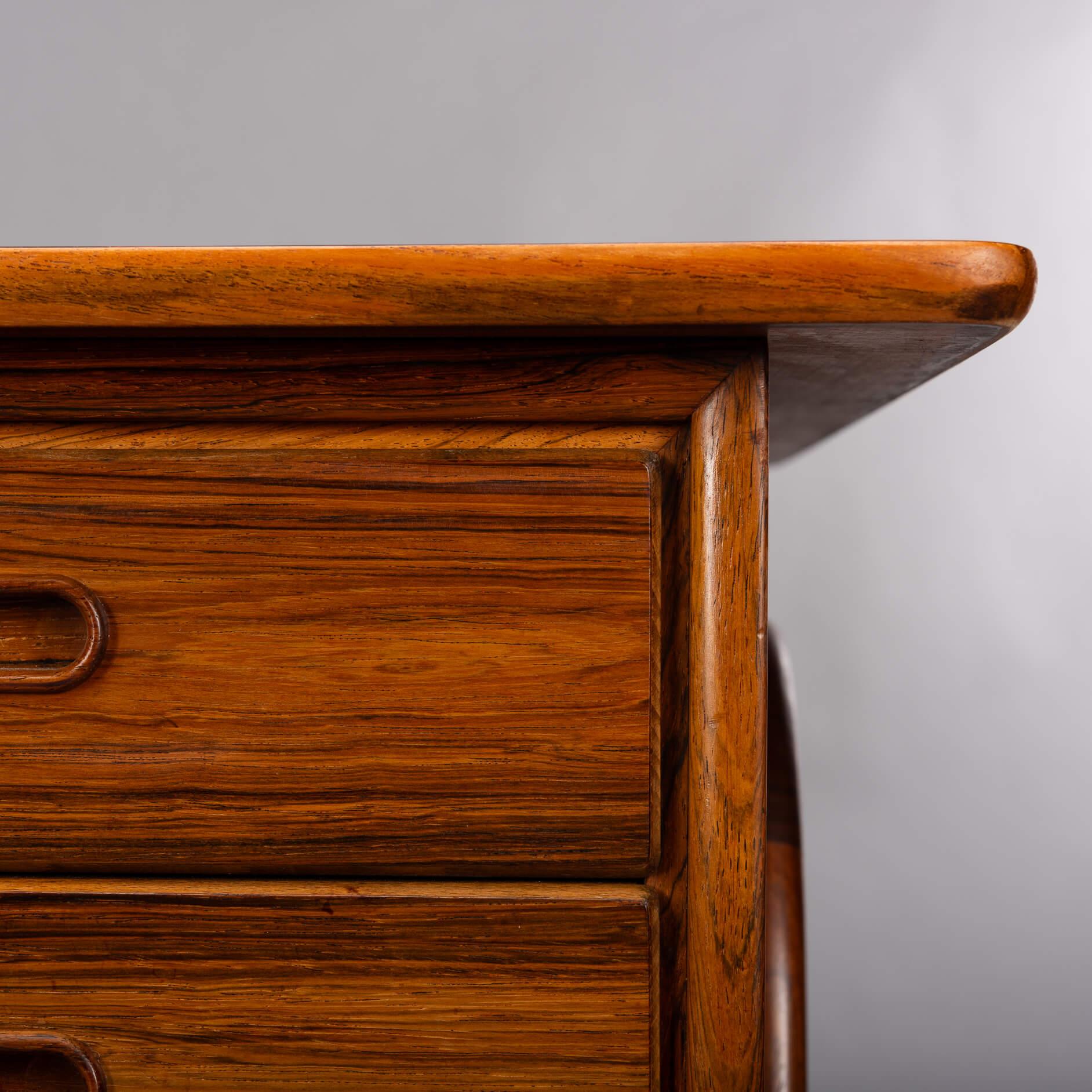 Danish Midcentury Modern Rosewood Desk by Svend Age Madsen for HP Hansen, 1960s For Sale 1