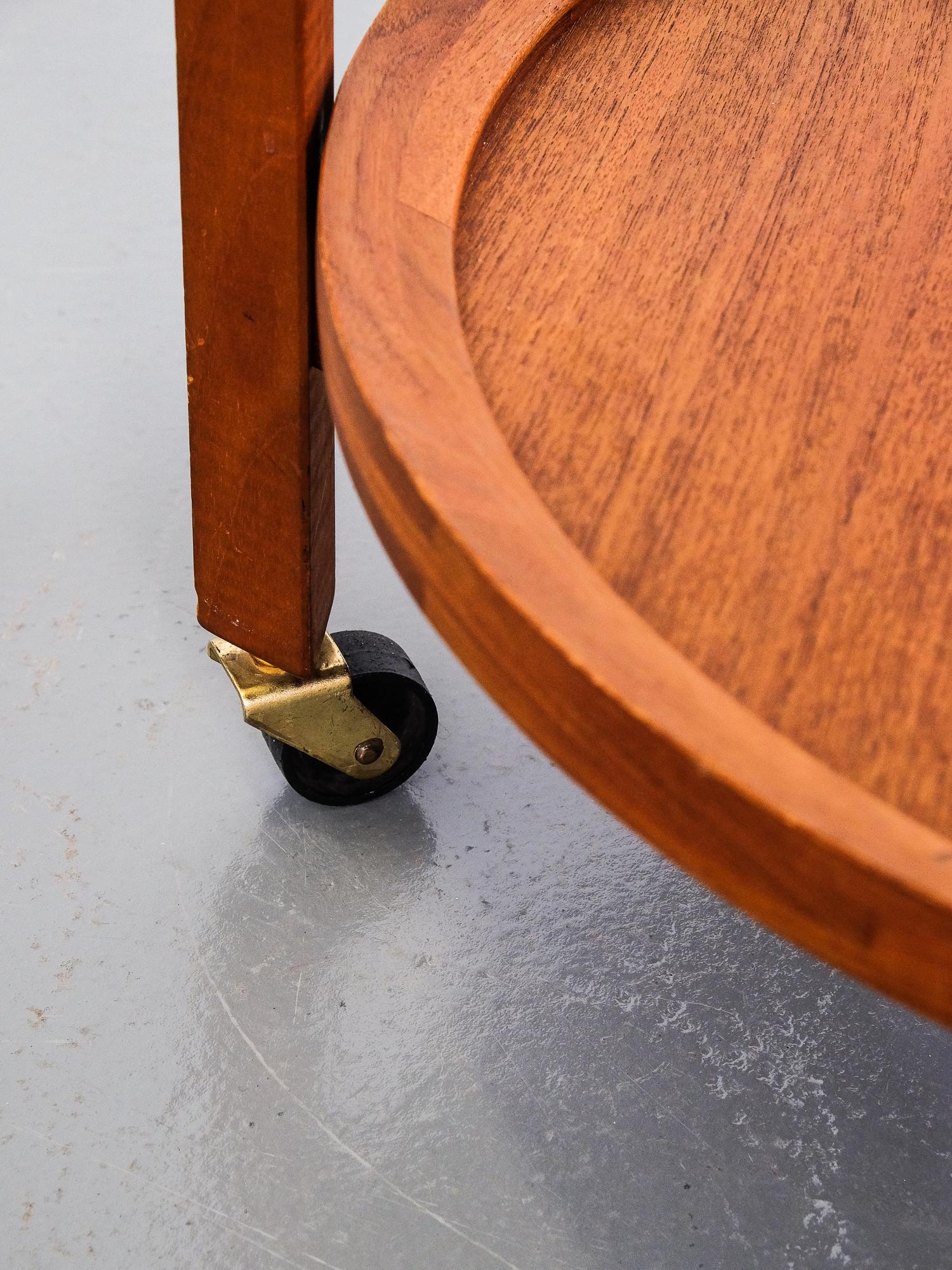 Mid-20th Century Danish Mid-Century Modern Round Service Teak Trolley by Sika Møbler, 1960s