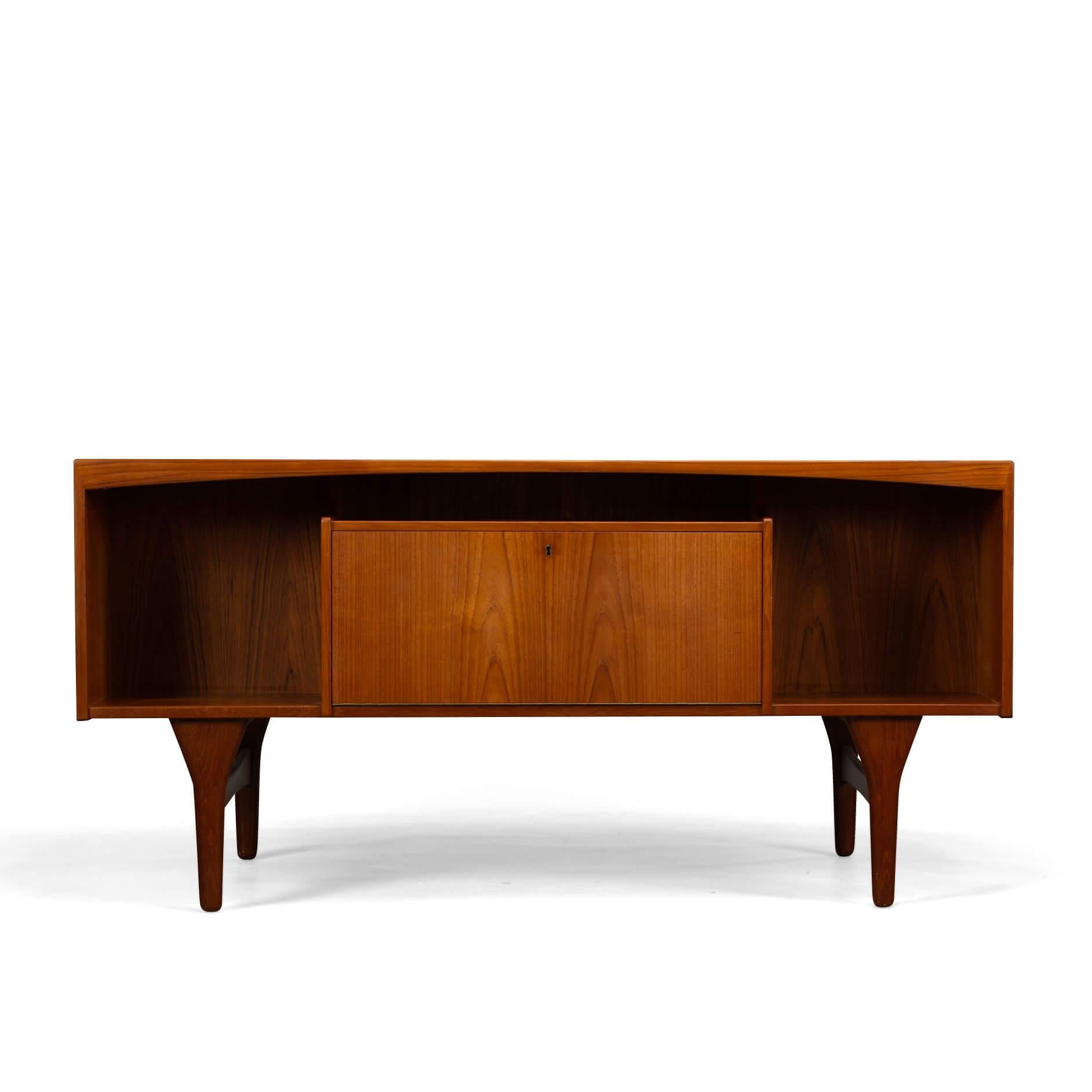 Design desk Fantastic freestanding sunburst teak desk designed and made by Valdemar Mortensen in the 1960s. It is a mid sized stylish midcentury desk in teak. Eclectic freestanding design with a semi floating top that is one with the drawer blocks
