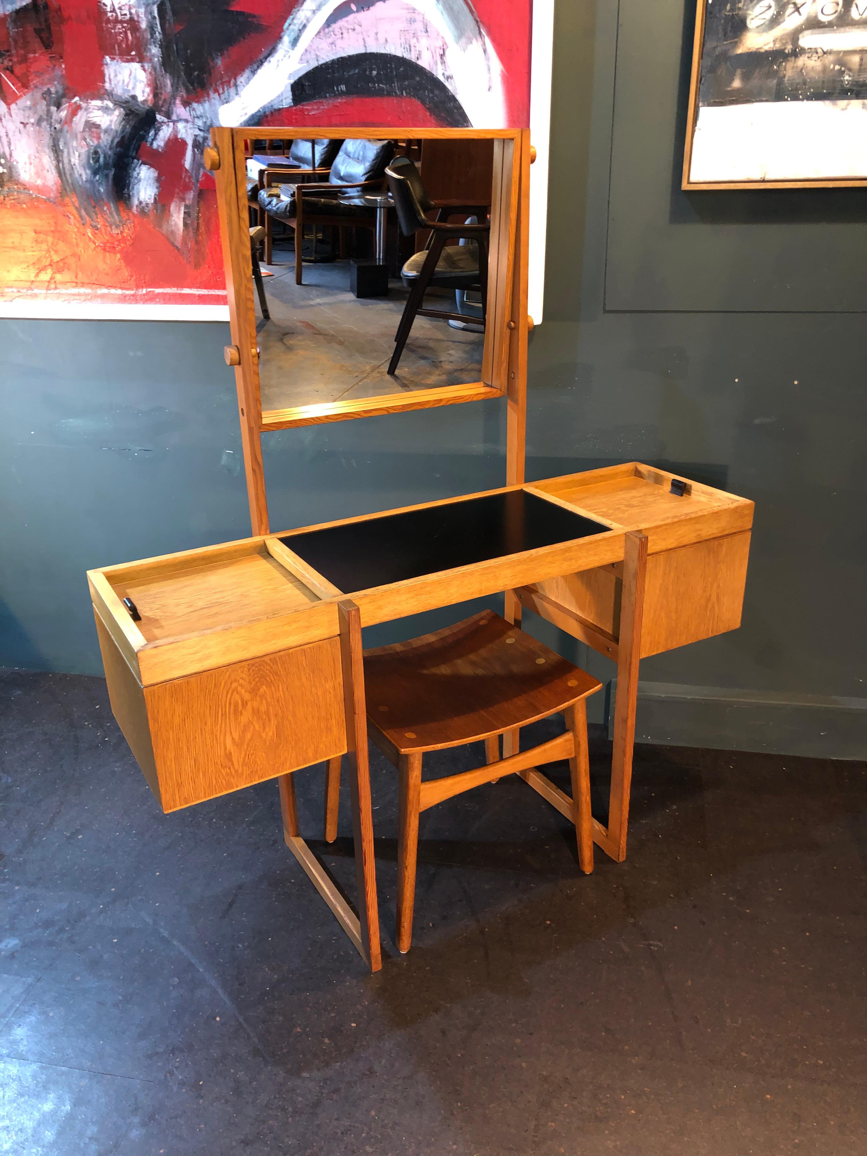Fabulous Danish Mid-Century Modernist dressing table or vanity unit produced in Denmark, circa 1960. Perfect Scandinavian modernism in a highly unusual design and execution. Solid oak with Douglas fir construction with leather pull handles, black