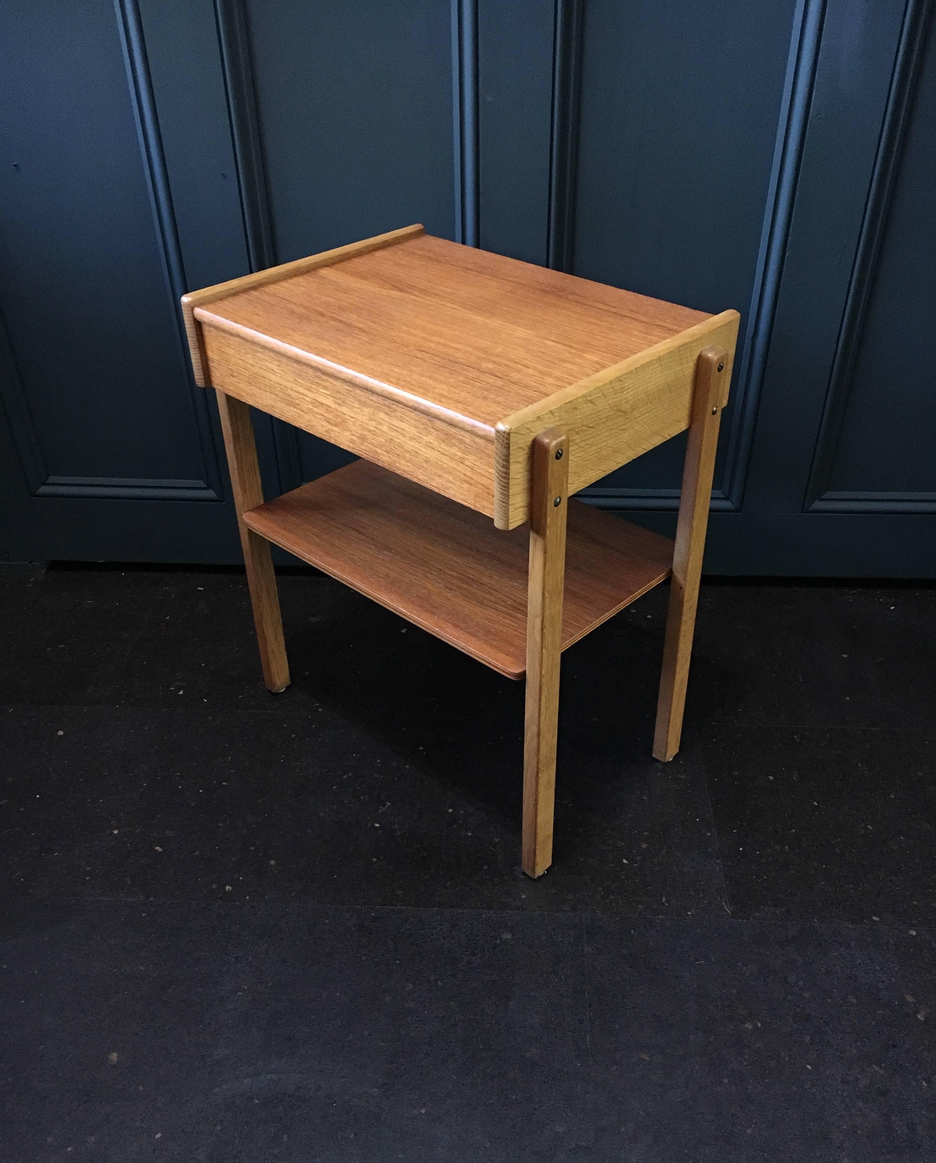 Pair of Danish midcentury nightstands produced, circa 1960.
Made from oak and teak. Thoroughly cleaned, waxed and polished.
Nice Scandinavia minimalist design.