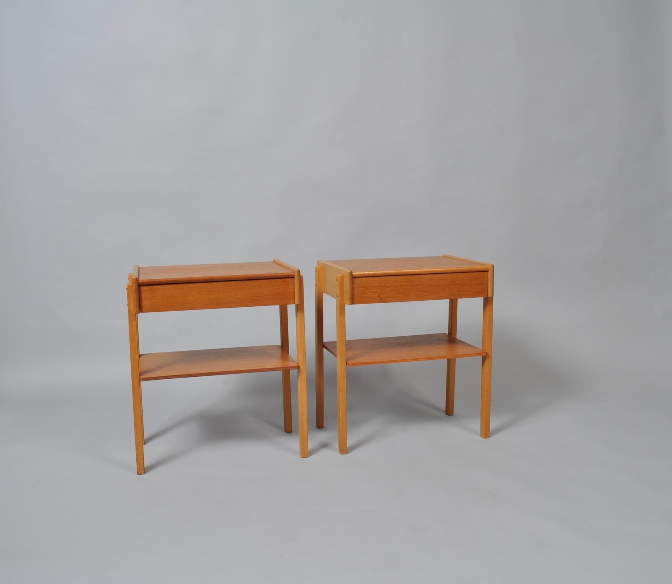 Pair of Danish midcentury nightstands/end tables produced, circa 1960. Each with one drawer. Made from oak and teak. Thoroughly cleaned, waxed and polished. 
Nice Scandinavia Minimalist design.