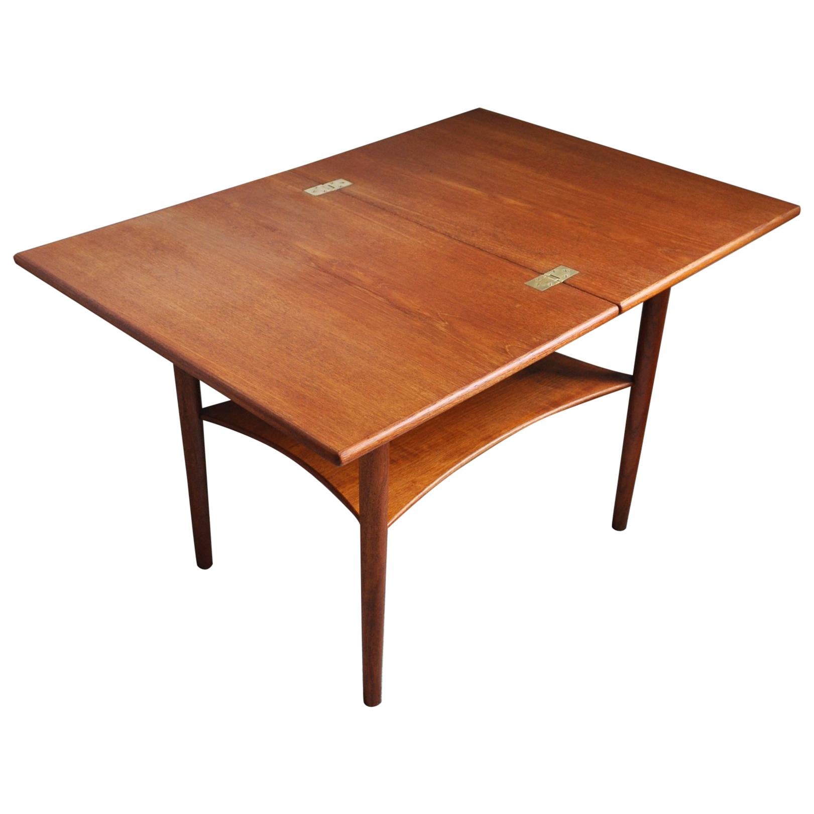 Table d
appoint pliante danoise en teck du milieu du siècle dernier, années 1960