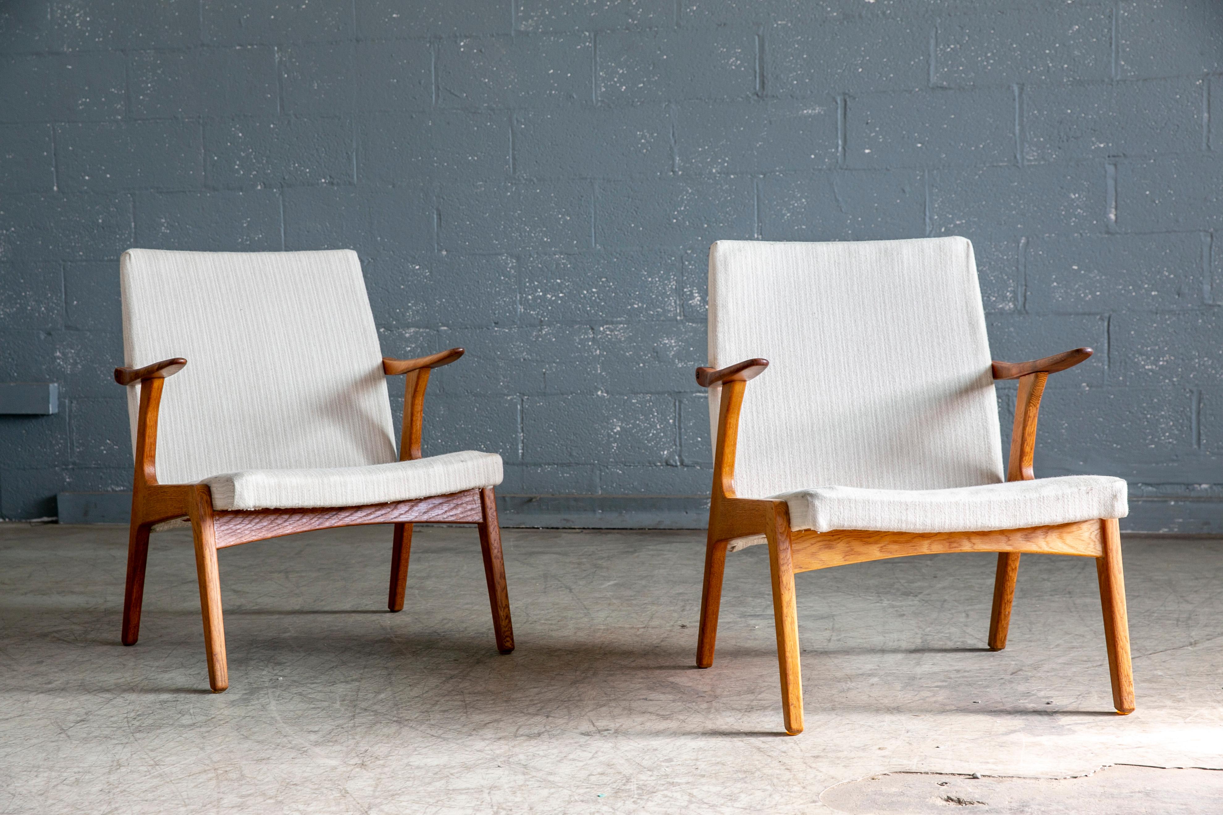 Danish Mid-Century Pair of Kurt Olsen Lounge Chairs in Teak and Grey Wool In Good Condition In Bridgeport, CT