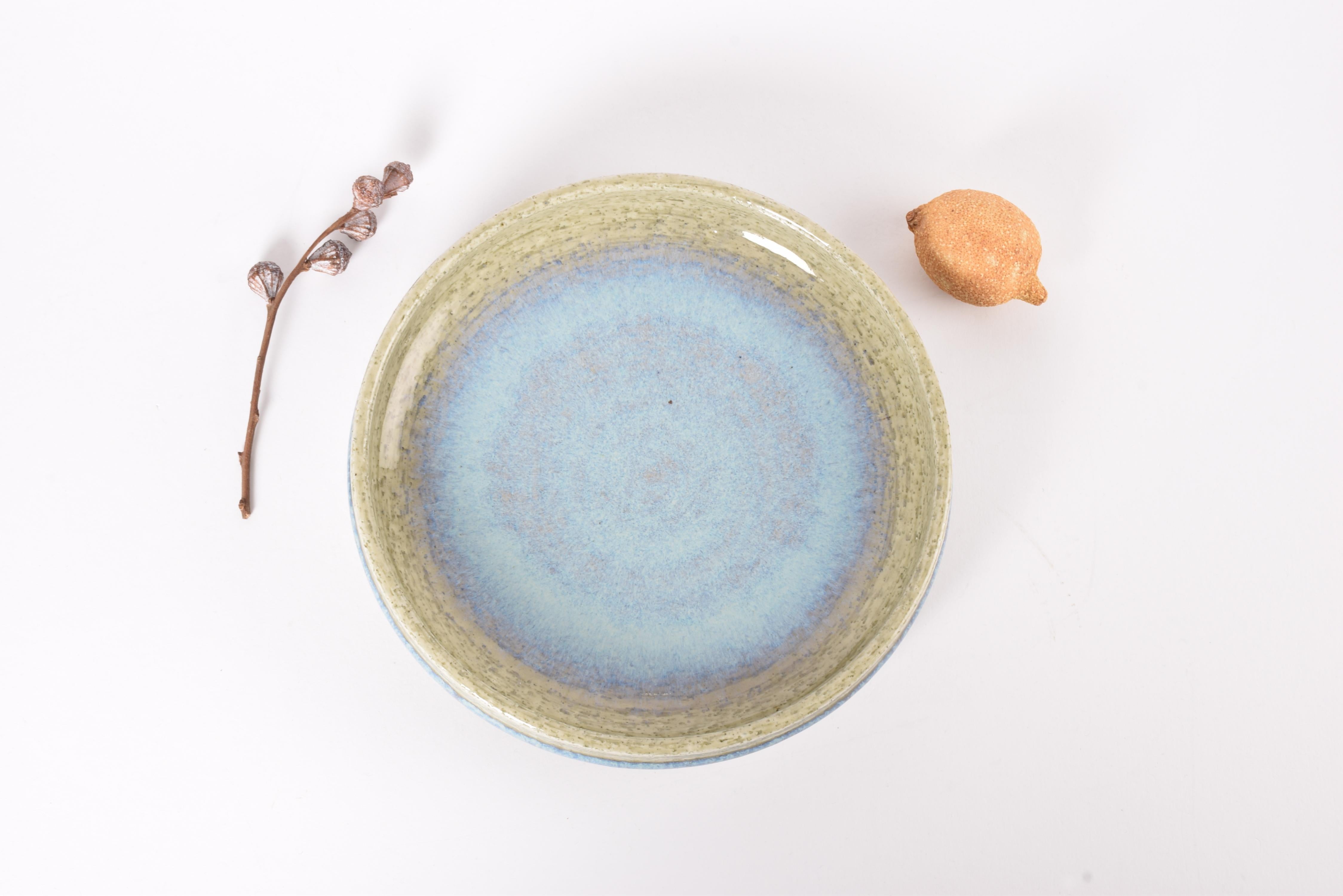 Danese Ciotola bassa danese di metà secolo Palshus con ceramica Chamotte smaltata di verde e blu, anni '60 in vendita