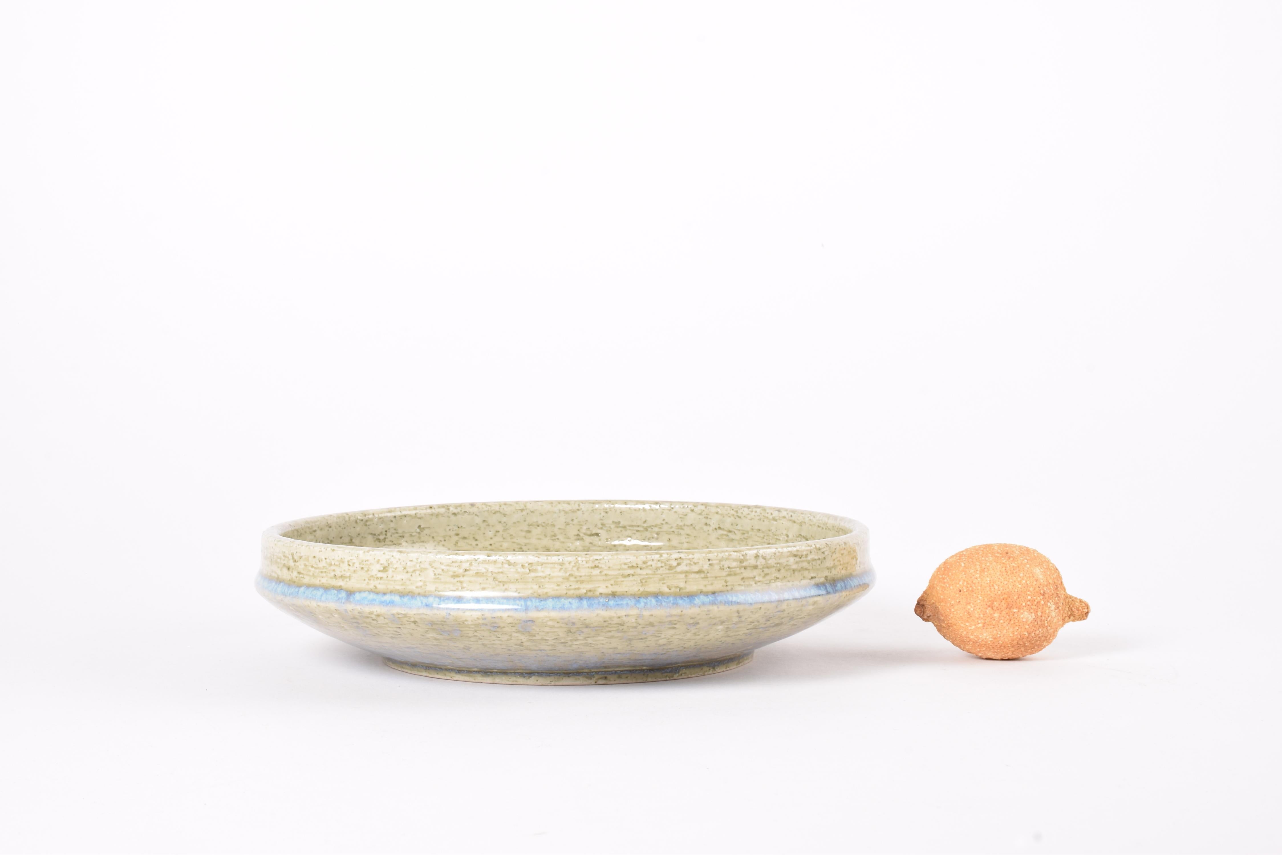 Smaltato Ciotola bassa danese di metà secolo Palshus con ceramica Chamotte smaltata di verde e blu, anni '60 in vendita