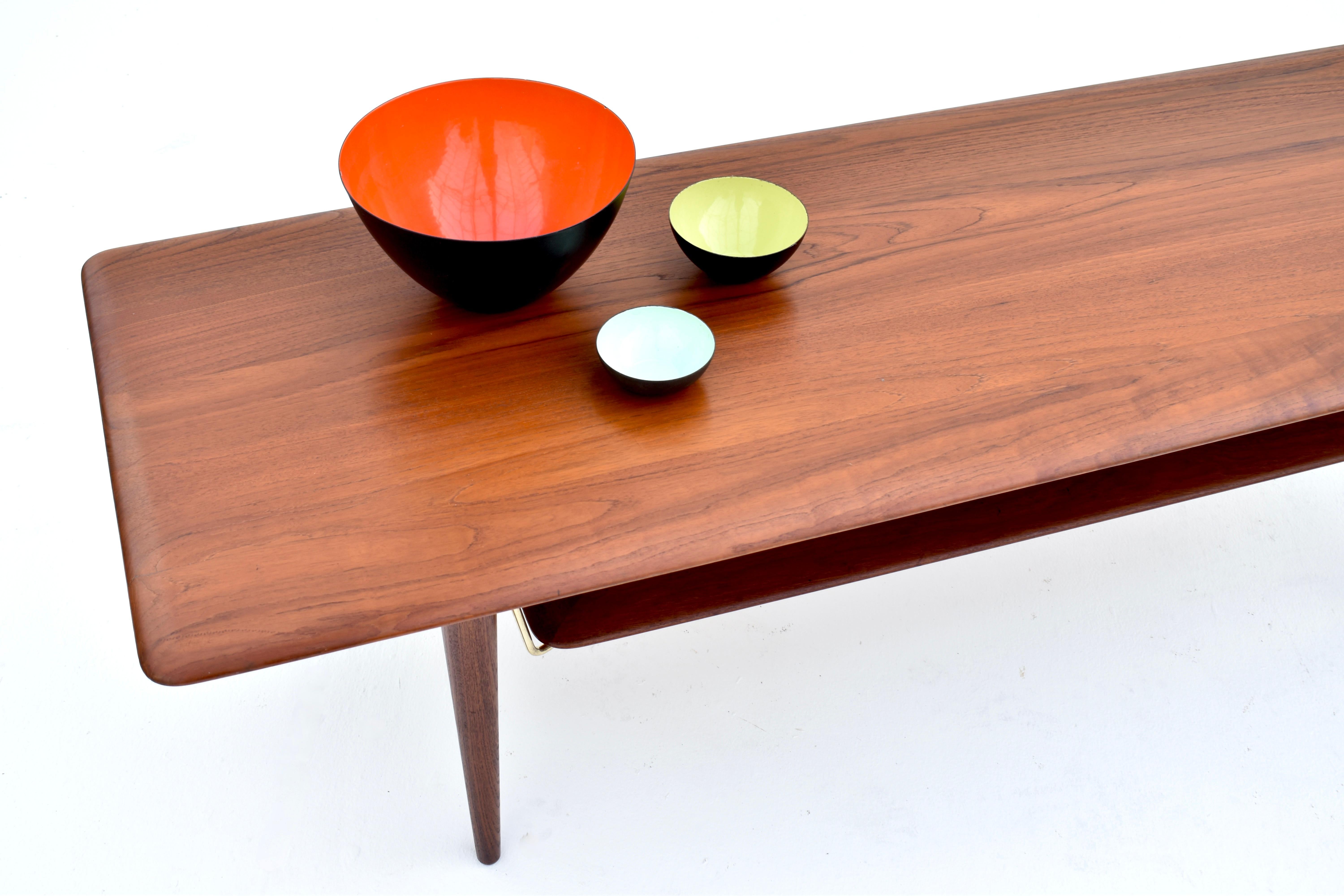 Scandinave moderne Table basse danoise du milieu du siècle dernier Peter Hvidt & Orla Molgaard Nielsen modèle 516 en vente