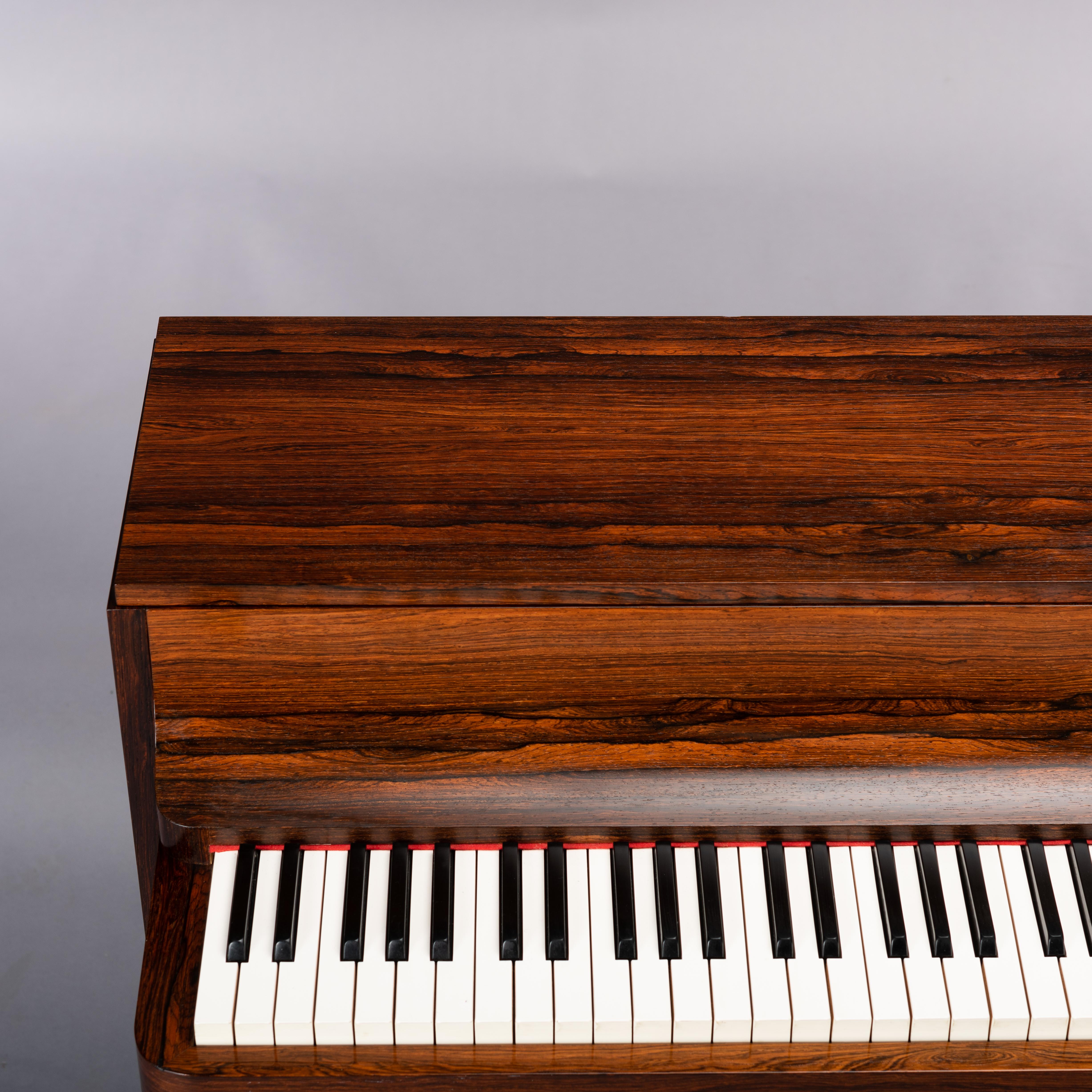 Danish Midcentury Pianette by Louis Zwicki in Expressive Rosewood, 1950s In Good Condition In Elshout, NL