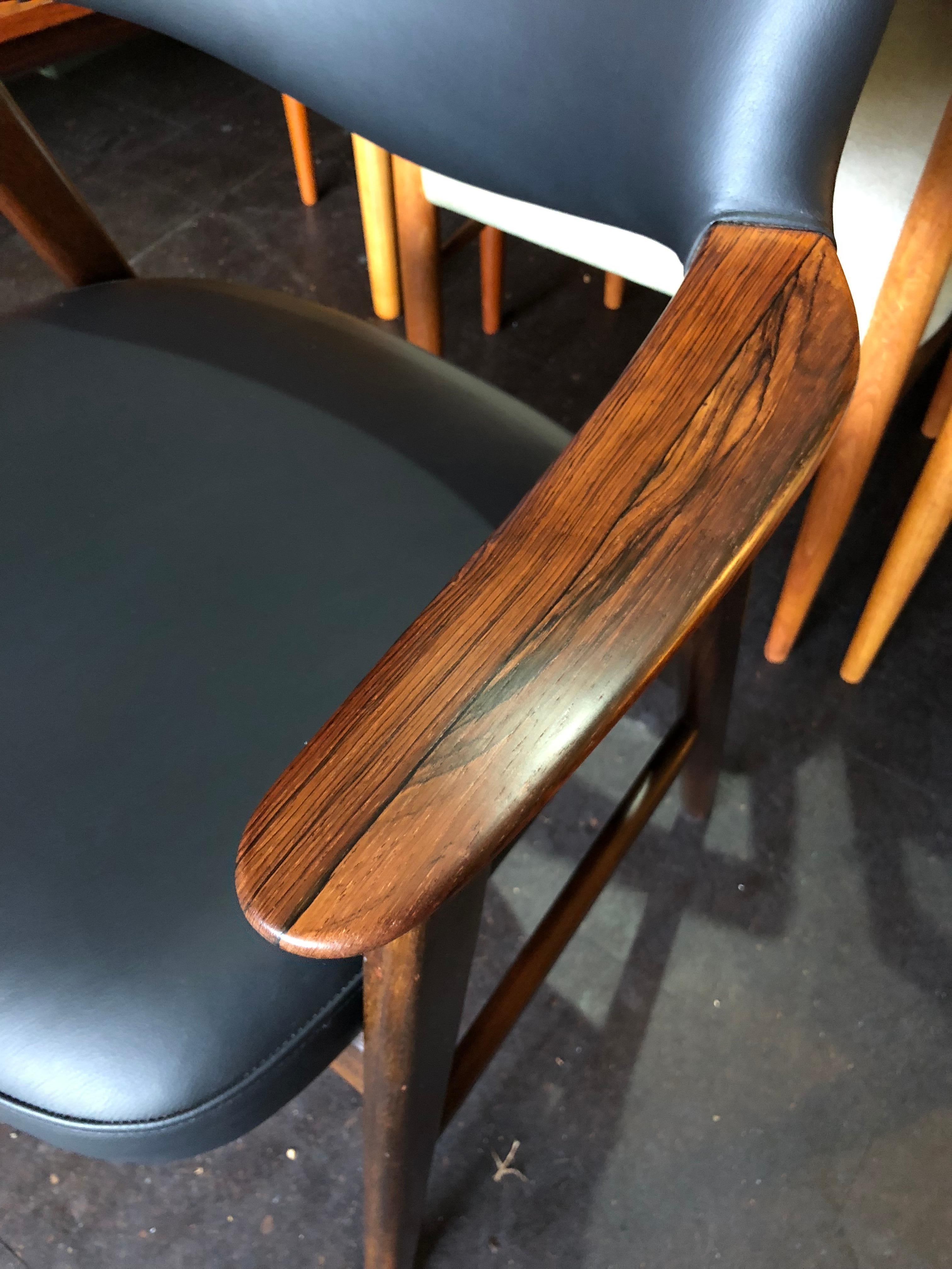 Danish Midcentury Rosewood Chairs, Erik Kirkegaard, 6 available. In Good Condition In London, GB