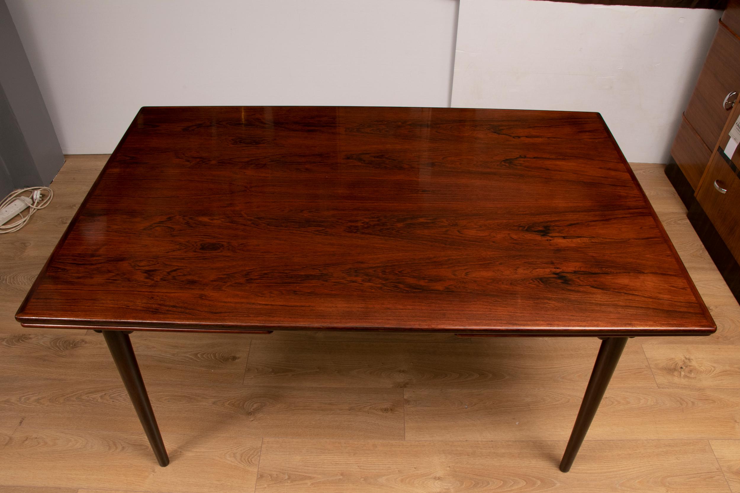 Danish Midcentury Rosewood Extendable Dining Table by Gunni Omann Model 54 In Good Condition In London, Greenwich