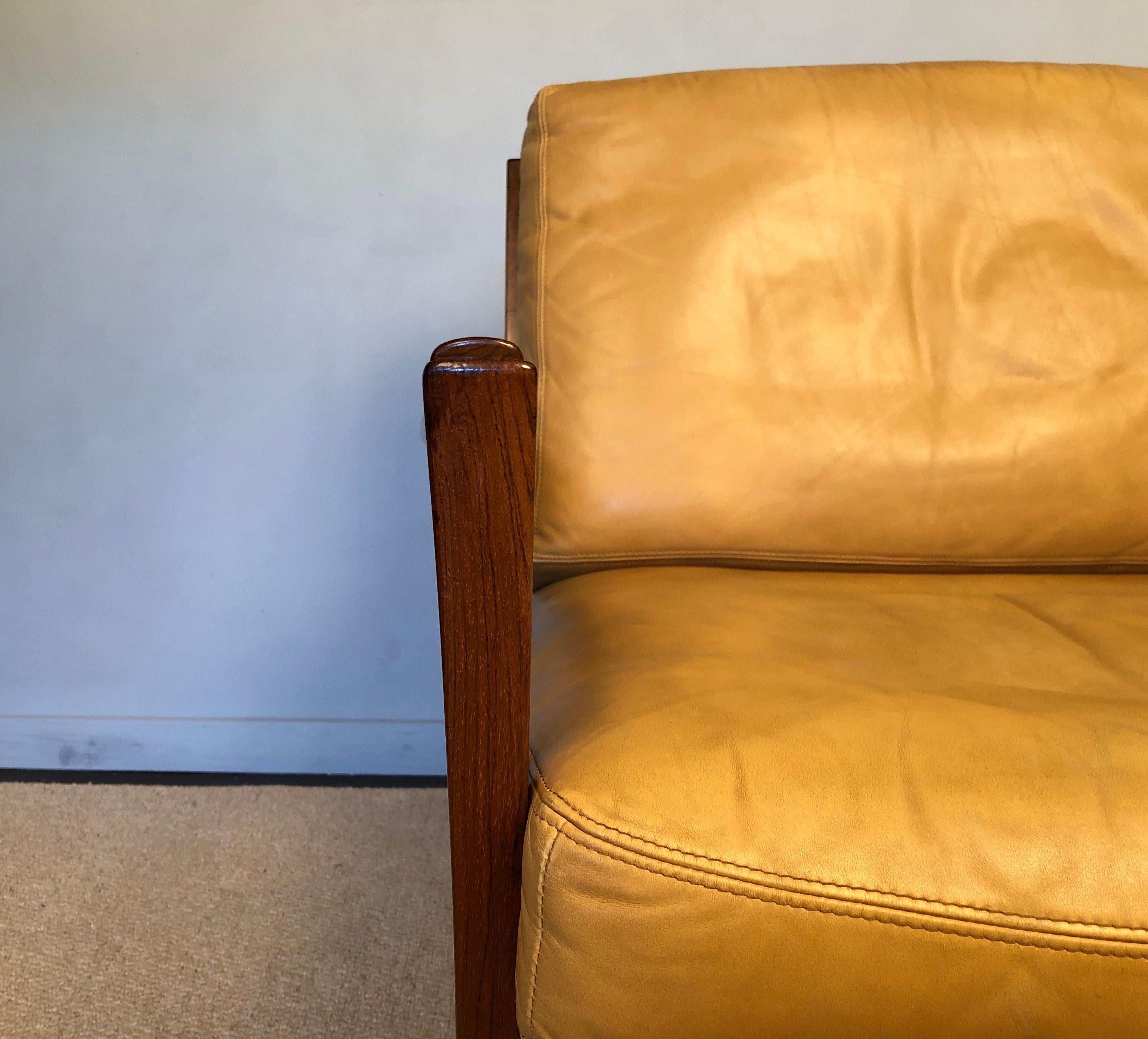 Danish Midcentury Rosewood Lounge Chair, Tan Leather In Good Condition In London, GB