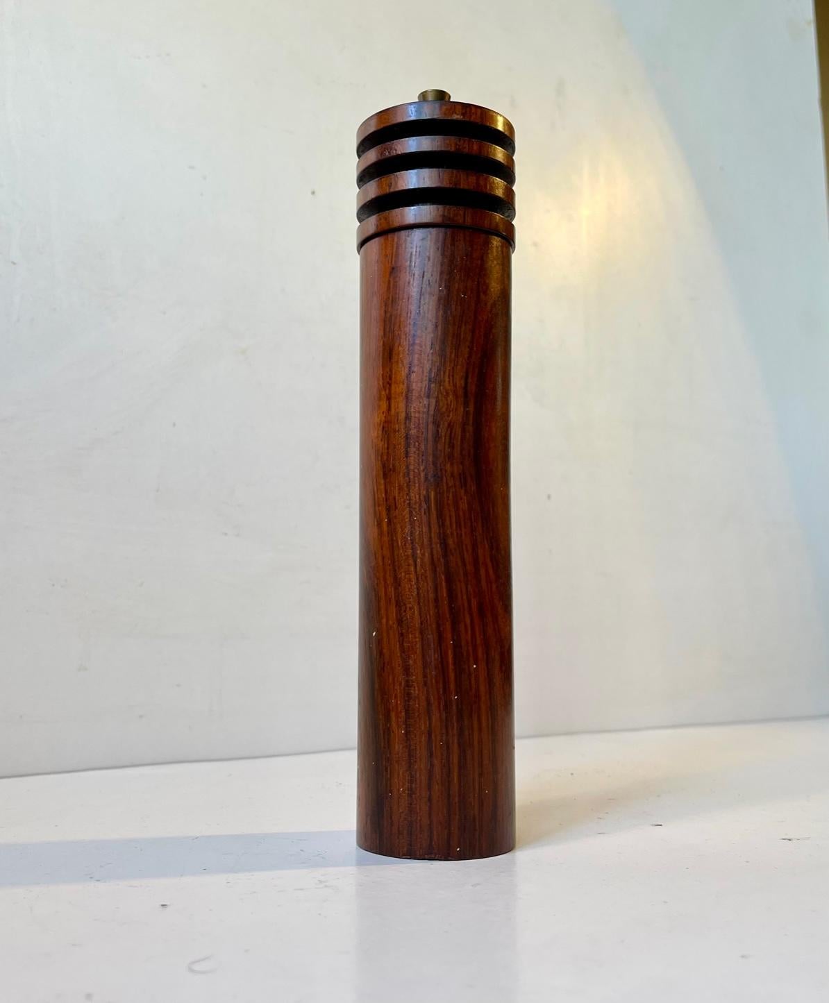 A wellmade decently sized solid rosewood pepper mill with steel interior/mechanism by Peugeot. It was designed by danish designer Sven Petersen and manufactured at his own shop: SAAP. Please note that Cites is not required of this type of Rosewood