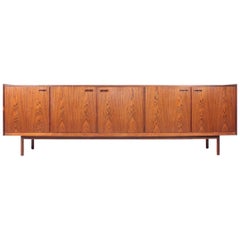 Dänisches Sideboard aus Rosenholz aus der Mitte des Jahrhunderts, entworfen von Ib Kofod-Larsen, 1960er Jahre