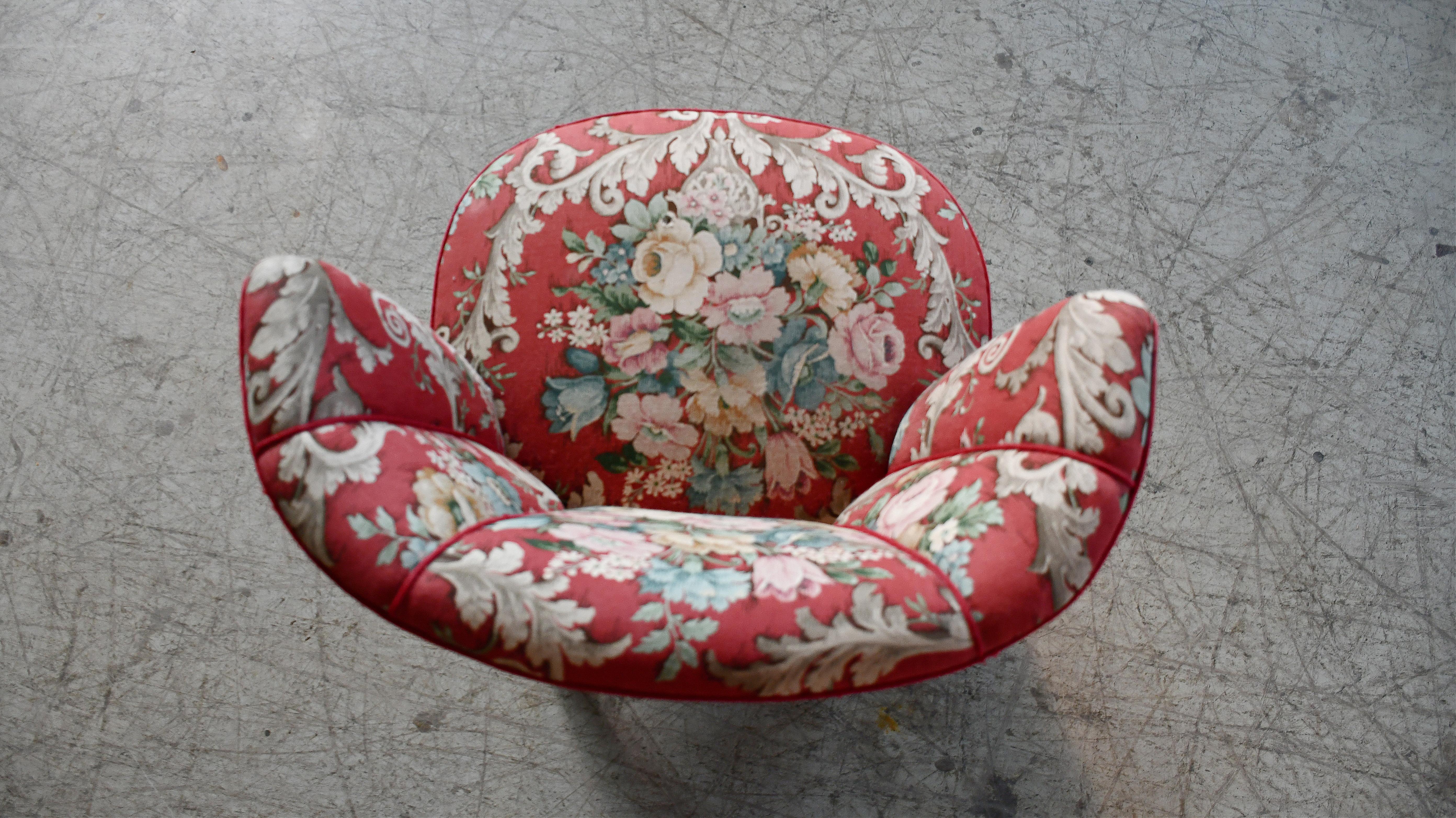 Sedia da salotto danese di metà secolo in tessuto floreale, anni '50 in vendita 1
