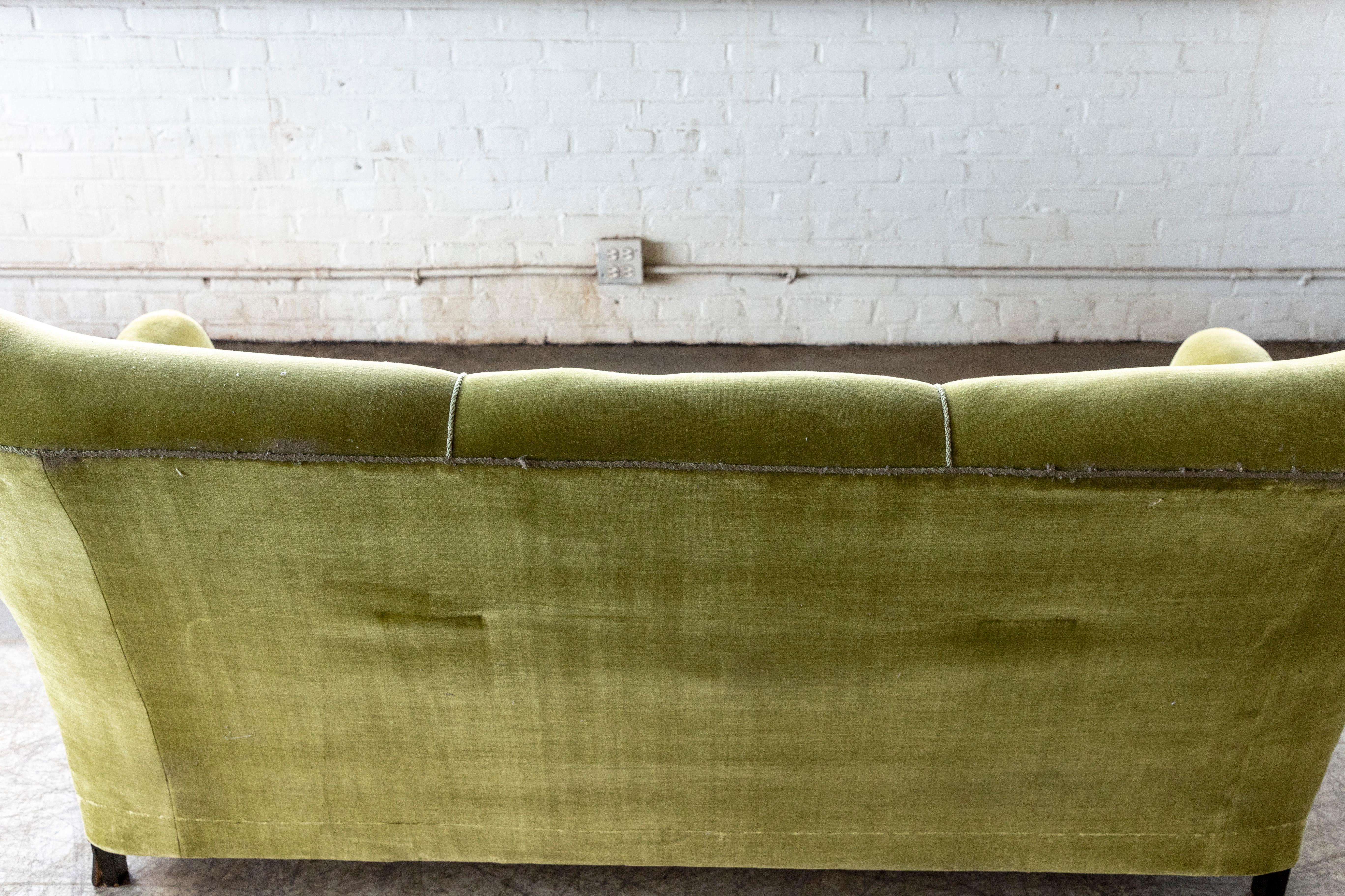 Canapé danois du milieu du siècle dernier en mohair vert avec pieds Art Déco en vente 3