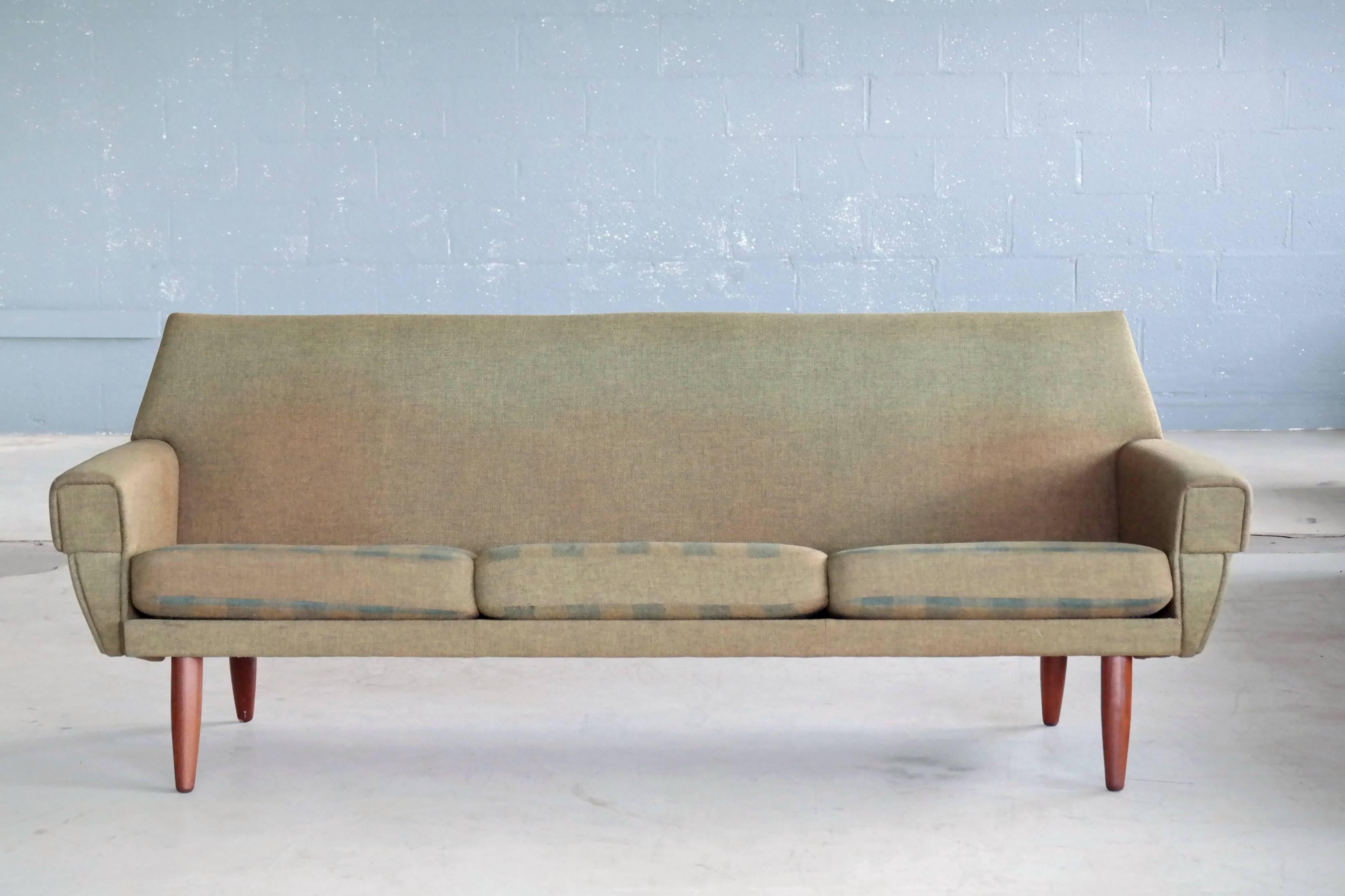 Scandinavian Modern Danish Midcentury Sofa in the style of Kurt Ostervig