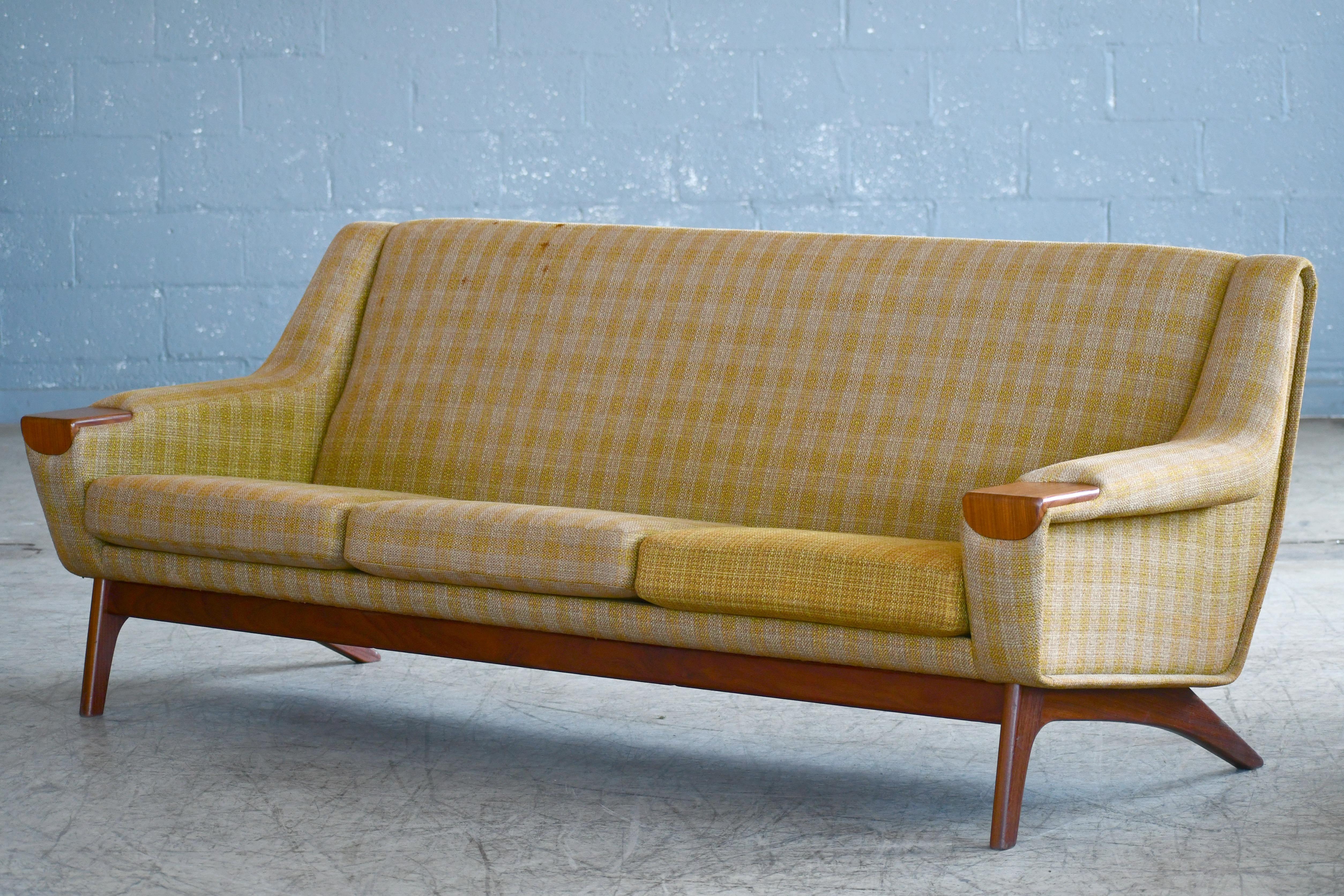 Danish Midcentury Sofa in Wool and Teak by Erhardsen and Erlandsen for Eran In Good Condition In Bridgeport, CT