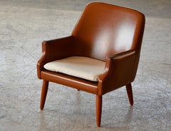 Dänischer Space Age-Loungesessel aus Teakholz und Naugahyde aus der Mitte des Jahrhunderts