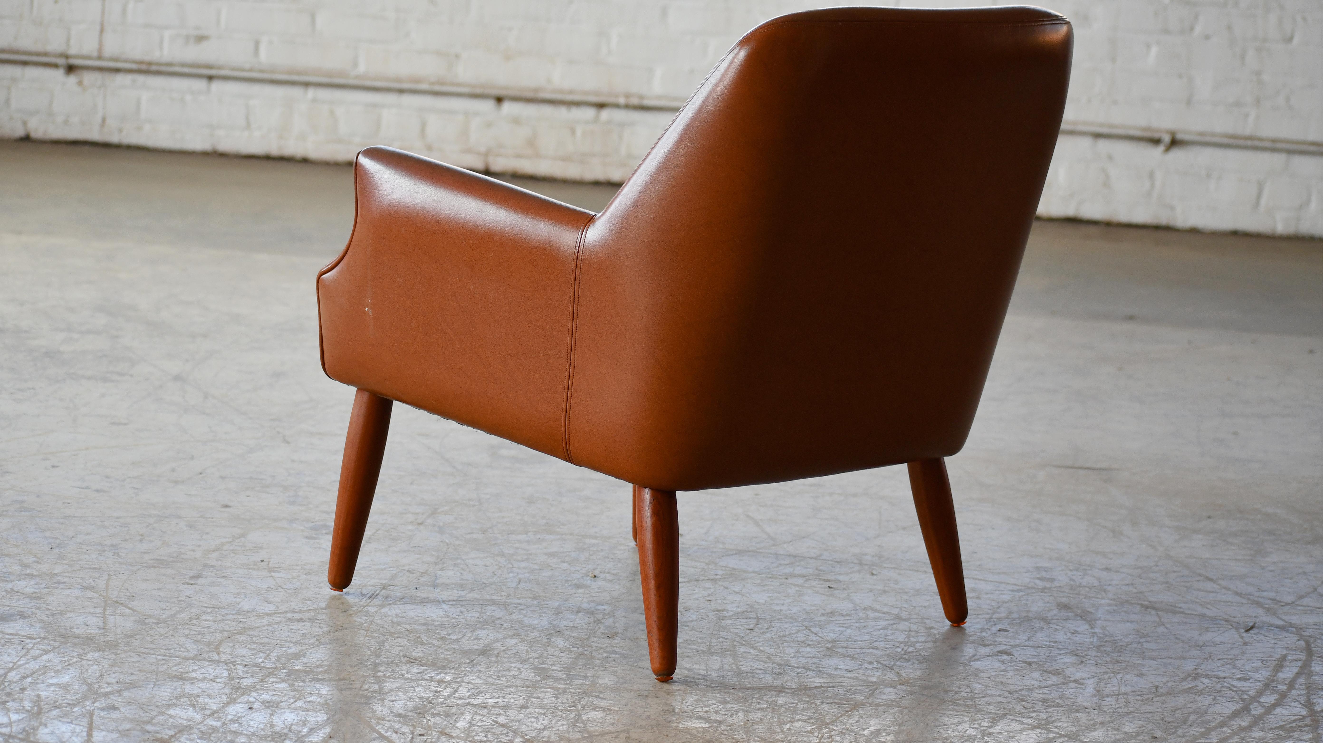 Danish Midcentury Space Age Lounge Chair in Teak and Naugahyde For Sale 1