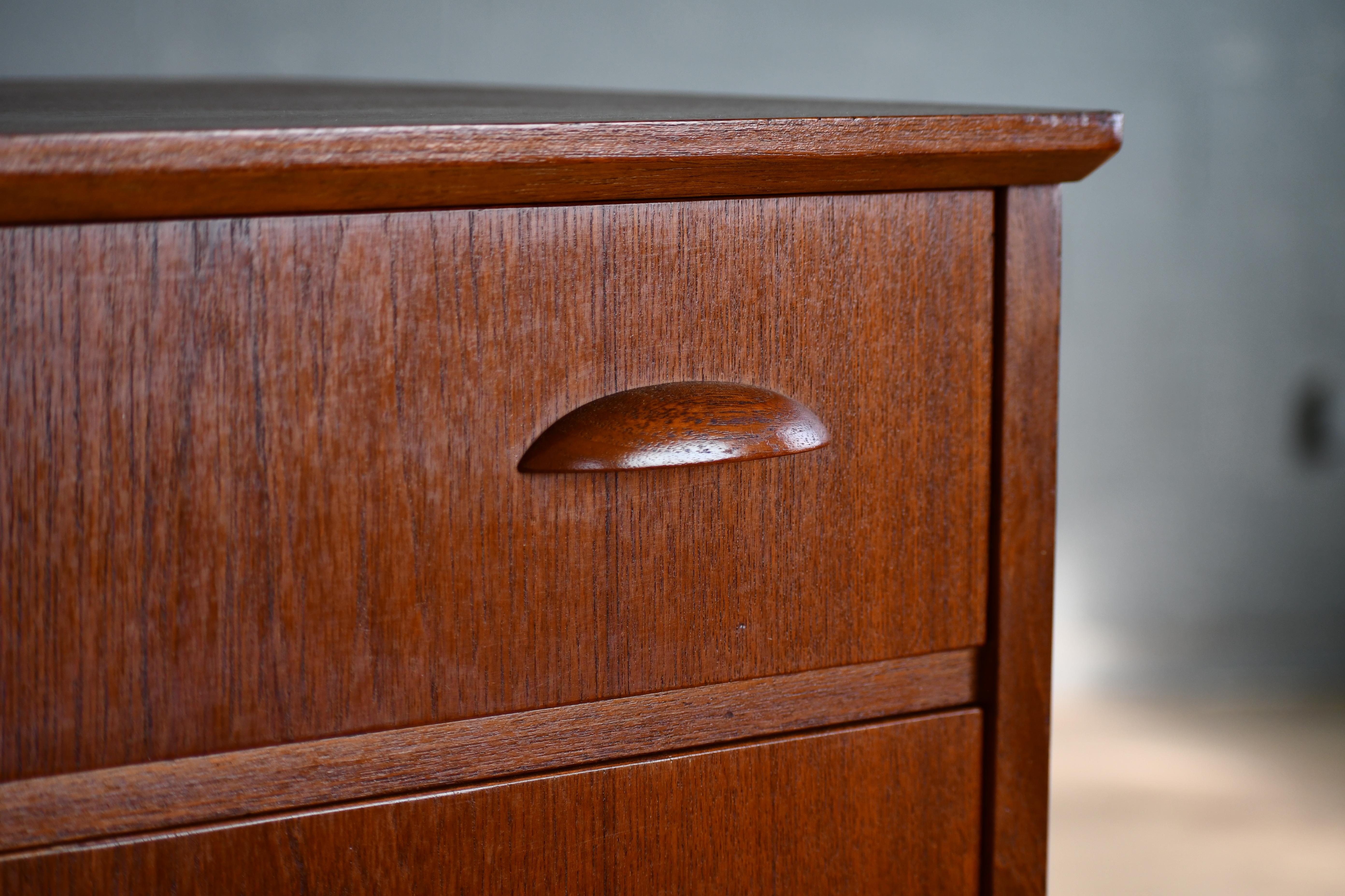 Danish Midcentury Tall Teak Dresser or Chest of Drawers In Good Condition In Bridgeport, CT