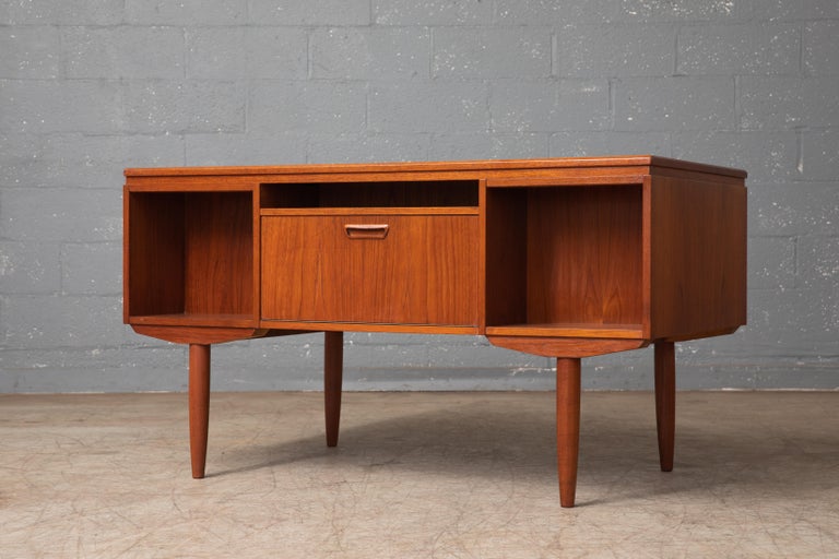 Danish Midcentury Teak Desk Attributed in the Style of Kai Kristiansen For Sale 4