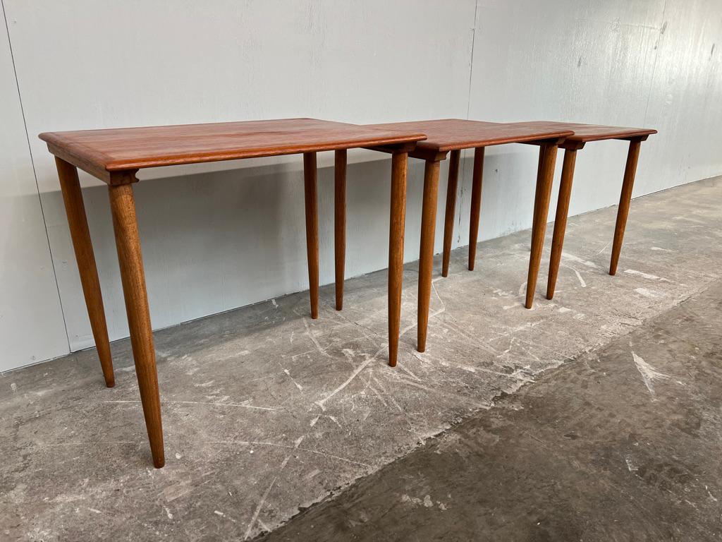 Mid-Century Modern Tables gigognes danoises en teck du milieu du siècle par Poul Hundevad, vers les années 1960. en vente