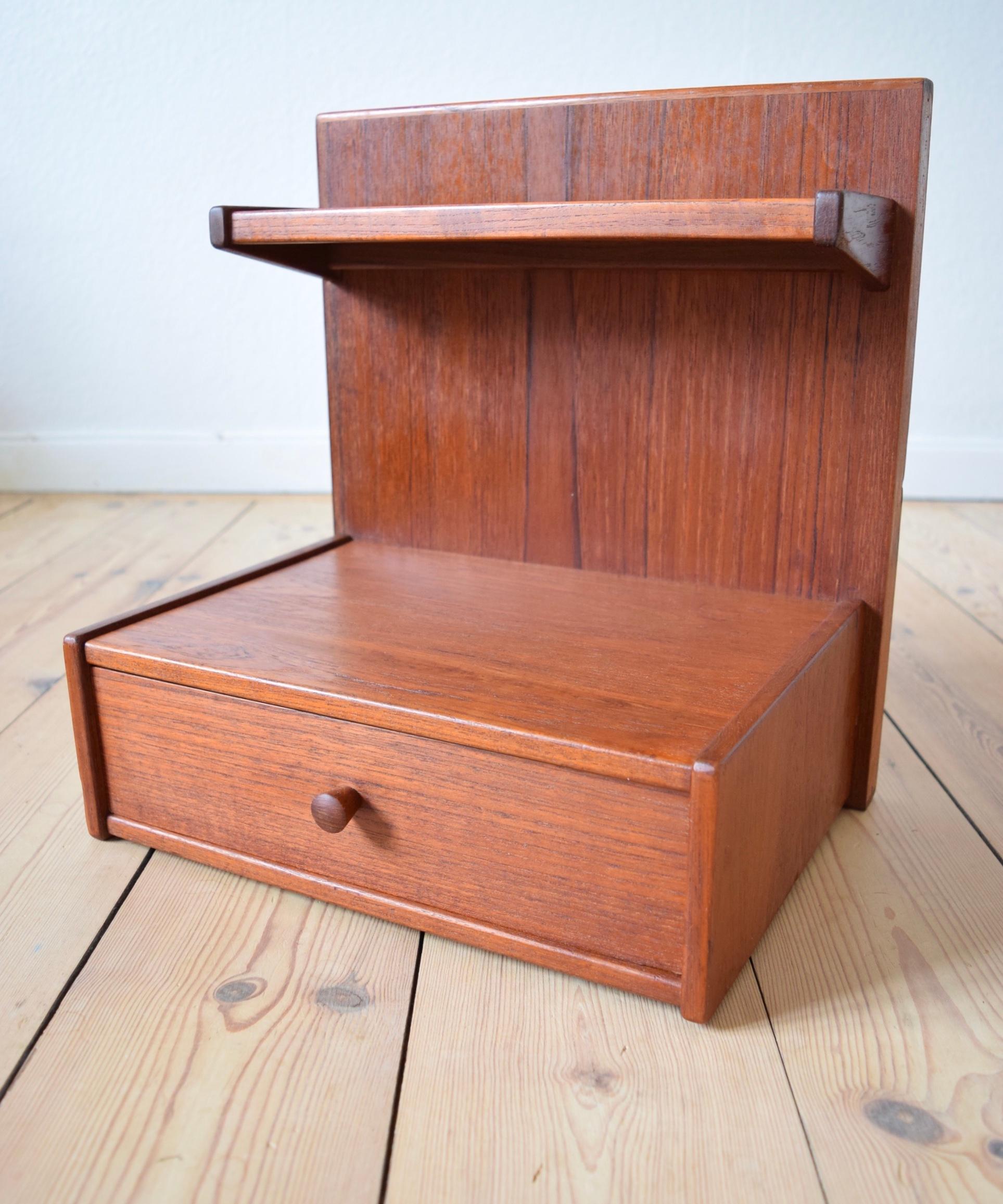 Set of 2 teak night tables manufactured in Denmark in the 1960s. Each unit features a drawer and a Formica topped shelf. The best materials have been used in the production of these tables with solid teak used in the drawer and shelf section.
