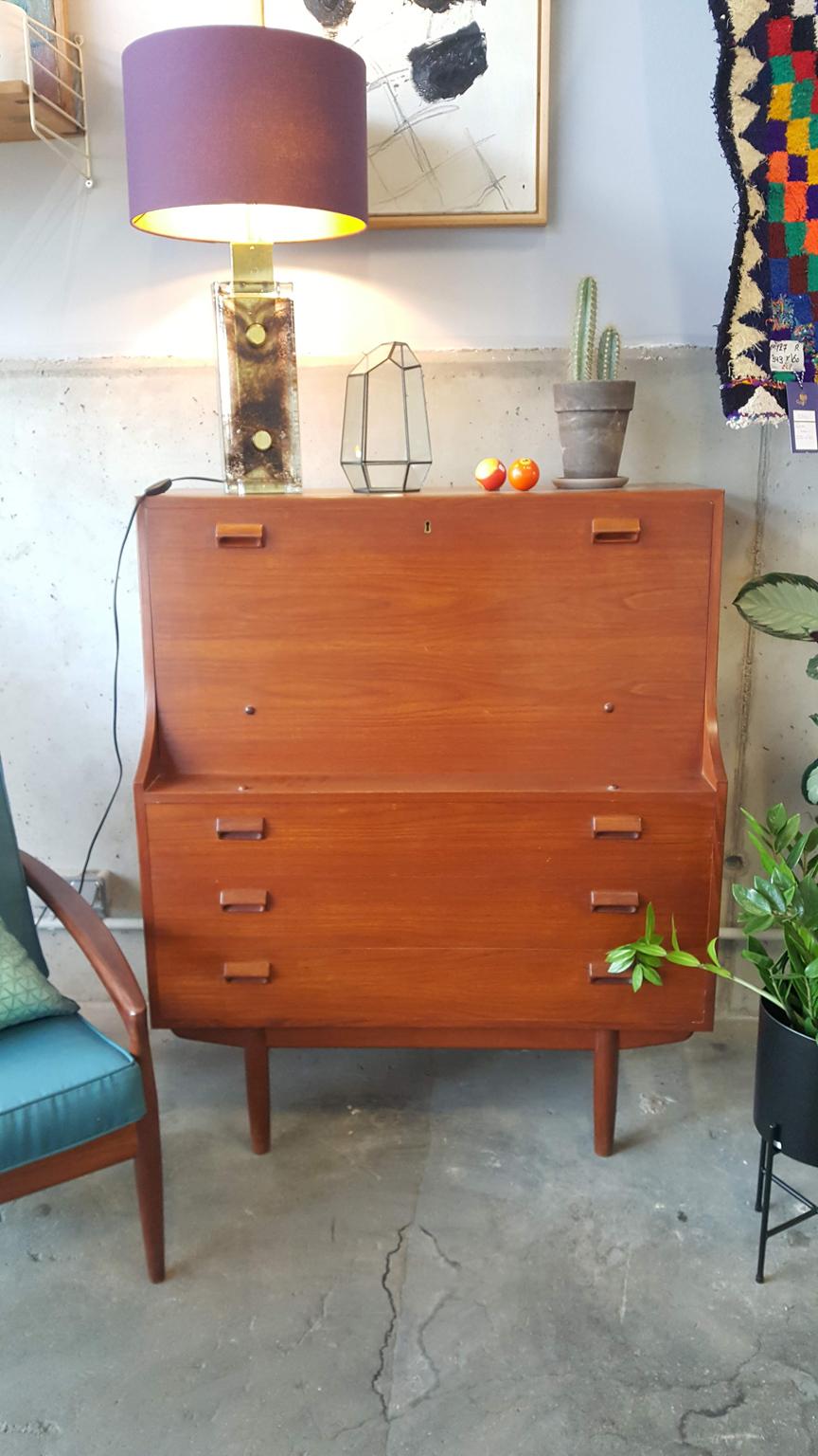Danish teak secretary from the 1960s. Designed by Børge Mogensen and manufactured by Søborg Møbelfabrik in the 1950s. The legs make the piece of furniture light and easy to combine with other furniture. The workmanship is very high quality and the
