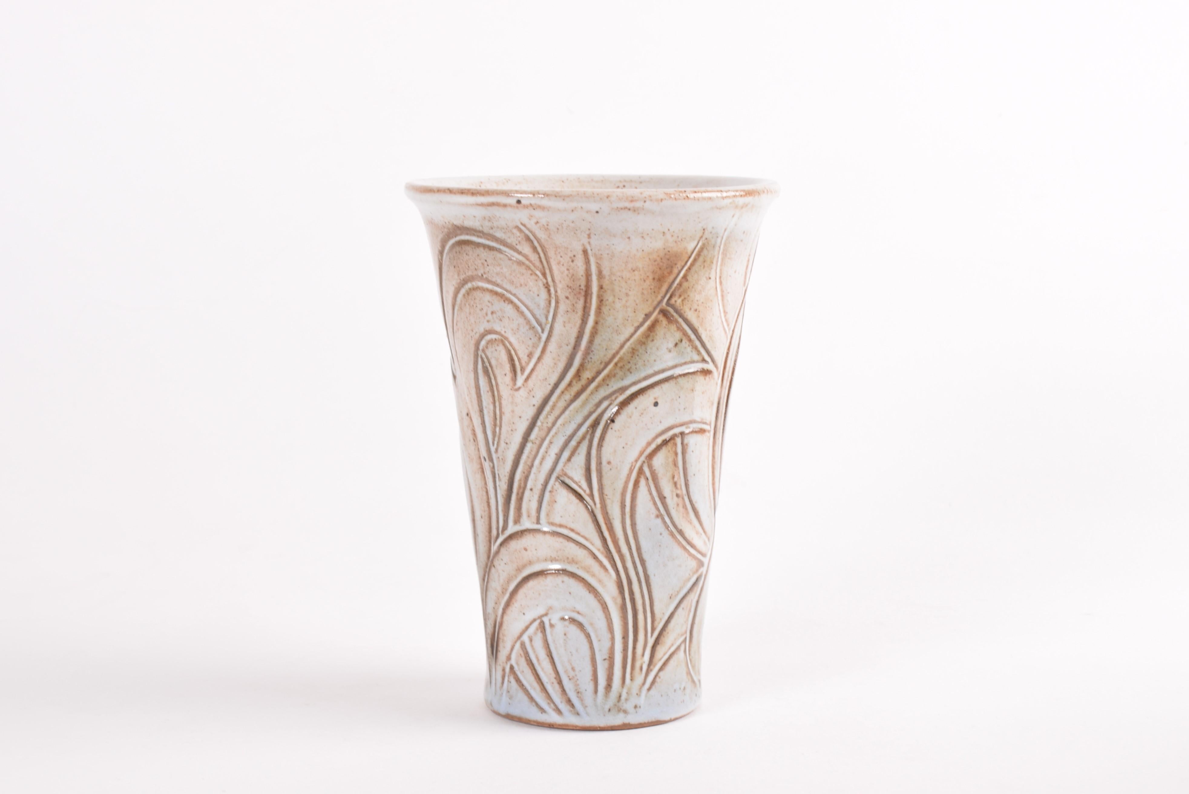 Mid-Century Modern Vase danois du milieu du siècle Forme organique par L. Hjorth Ceramic Attribué à Eva Sjögren en vente