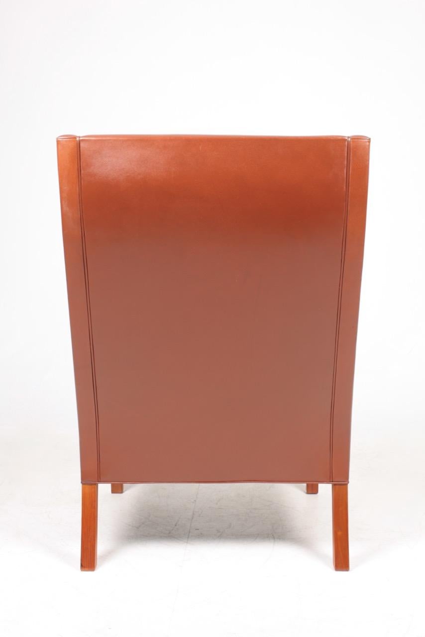 Danish Midcentury Wing Back Chair in Patinated Leather by Børge Mogensen For Sale 5
