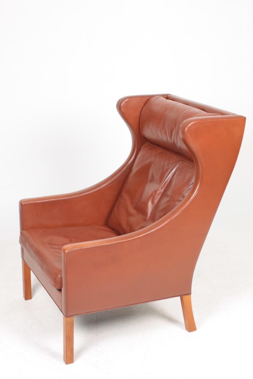 Danish Midcentury Wing Back Chair in Patinated Leather by Børge Mogensen For Sale 1