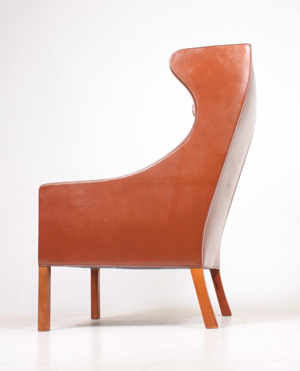 Danish Midcentury Wing Back Chair in Patinated Leather by Børge Mogensen For Sale 2